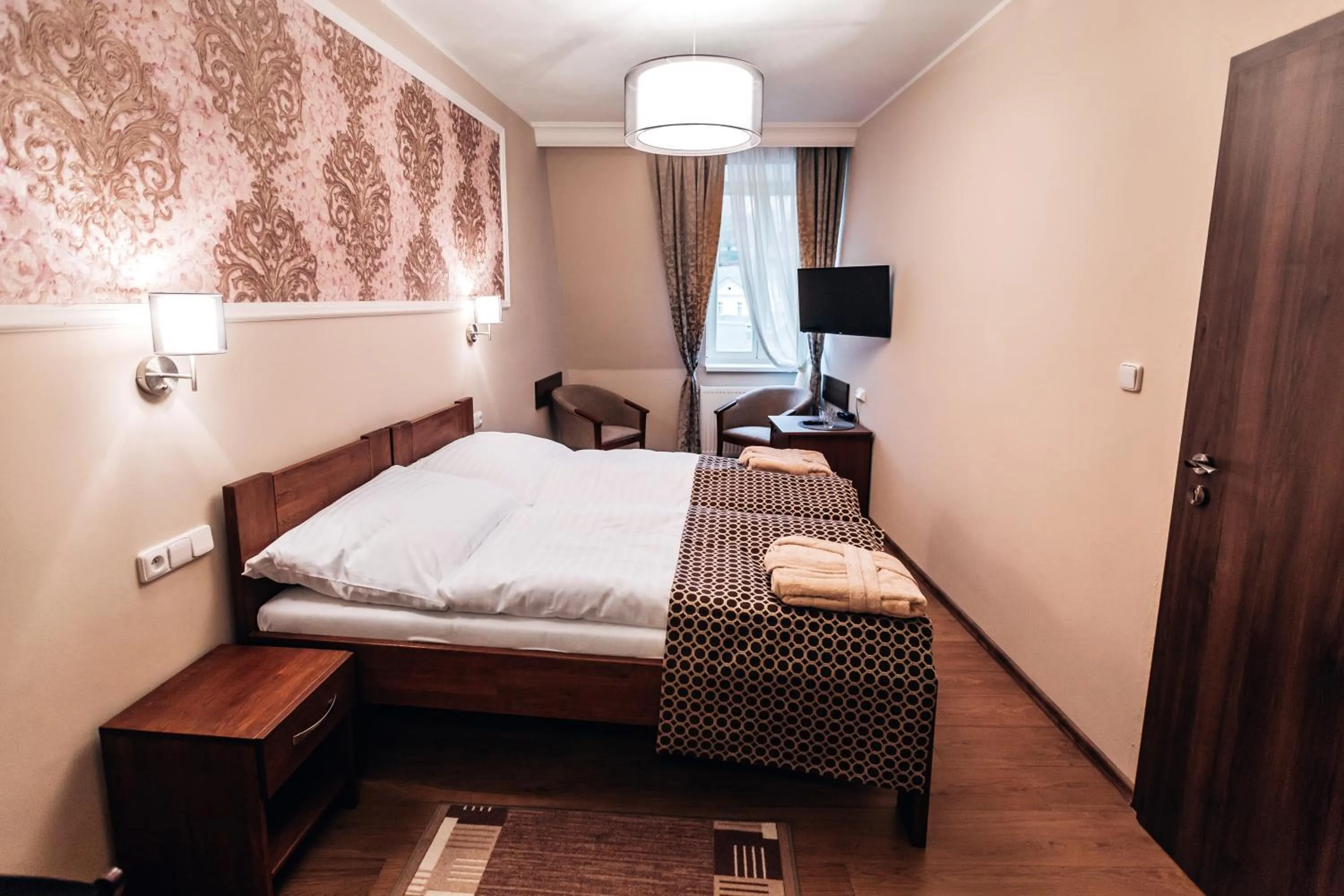 Bedroom, Bed in Star Hotel