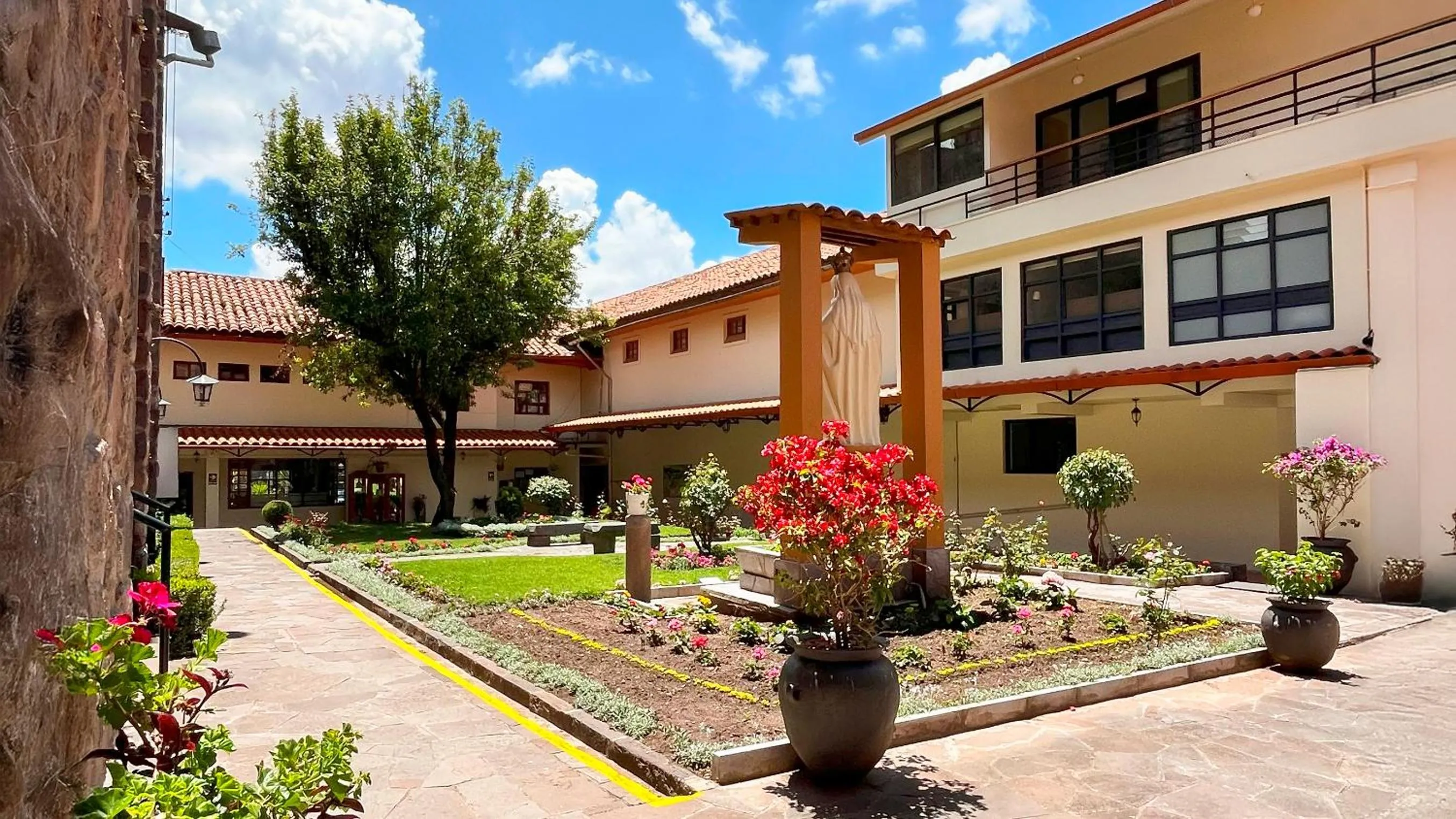 Property building in Hotel Monasterio San Pedro