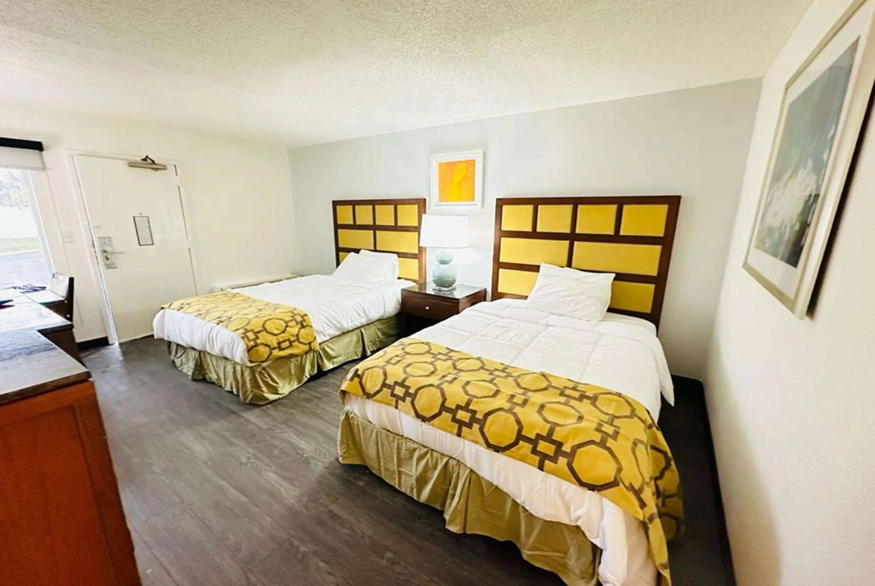 Photo of the whole room, Bed in Baymont Inn and Suites by Wyndham Columbus / Near OSU