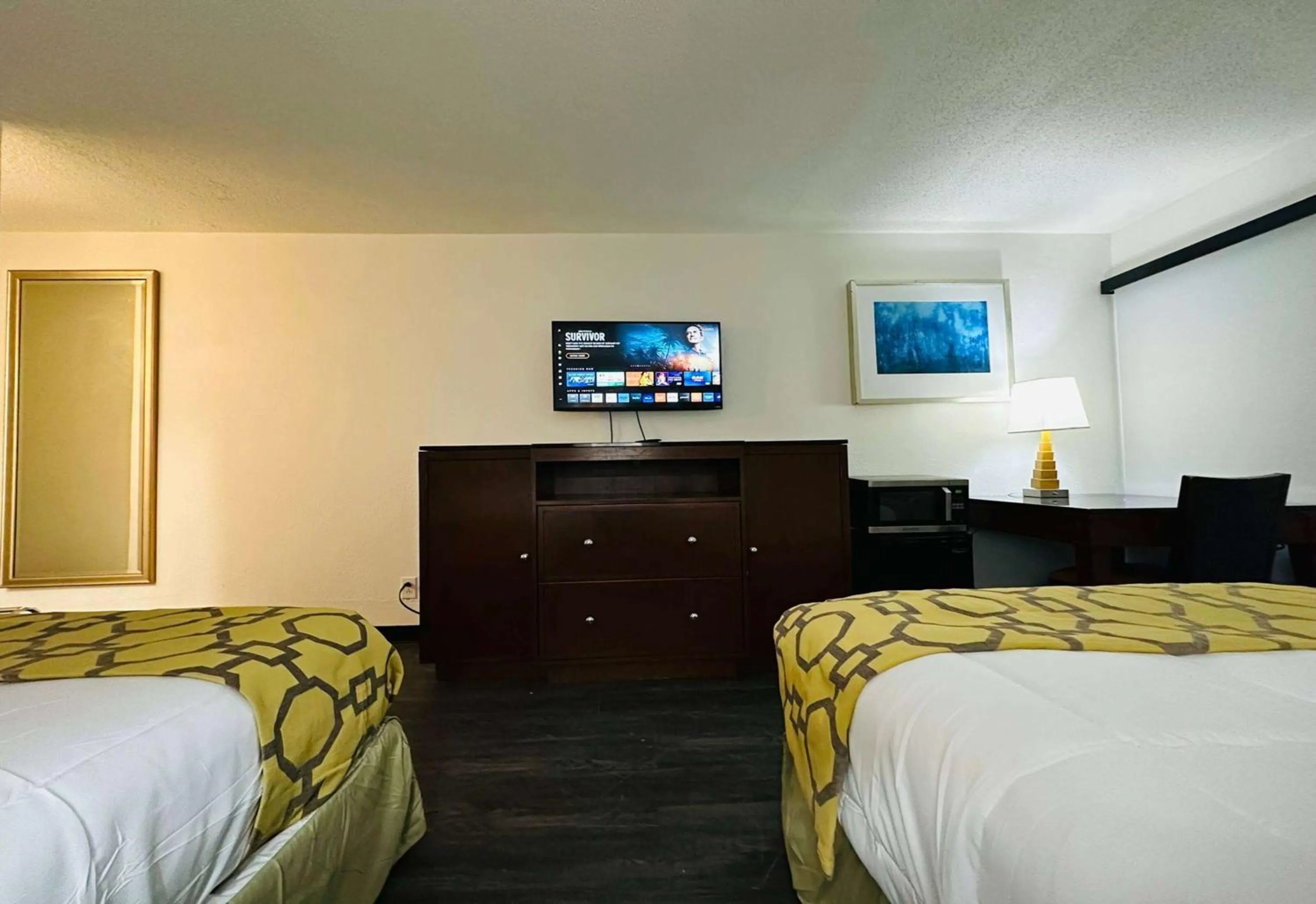Photo of the whole room, Bed in Baymont Inn and Suites by Wyndham Columbus / Near OSU