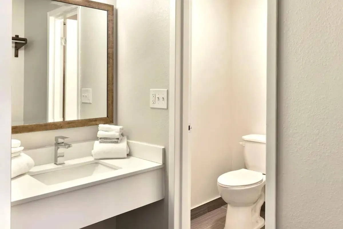 Shower in Baymont Inn and Suites by Wyndham Columbus / Near OSU