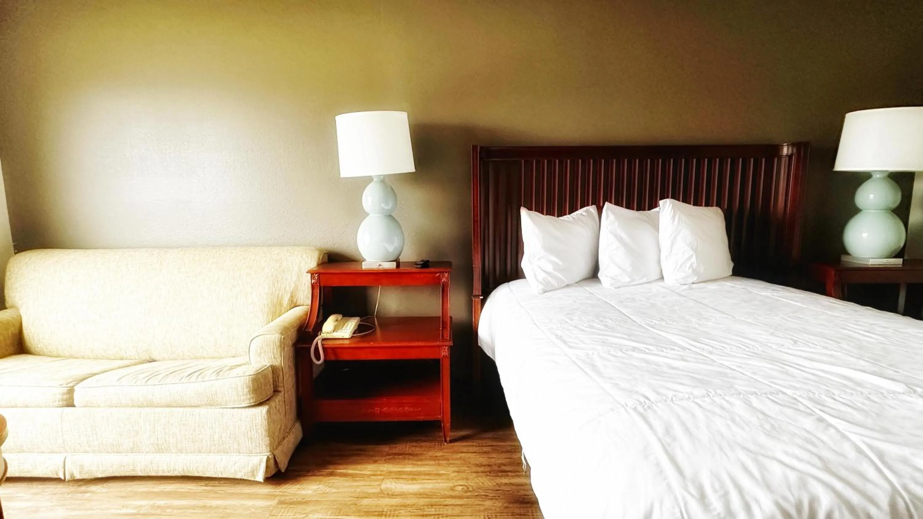 Bedroom, Bed in Baymont Inn and Suites by Wyndham Columbus / Near OSU