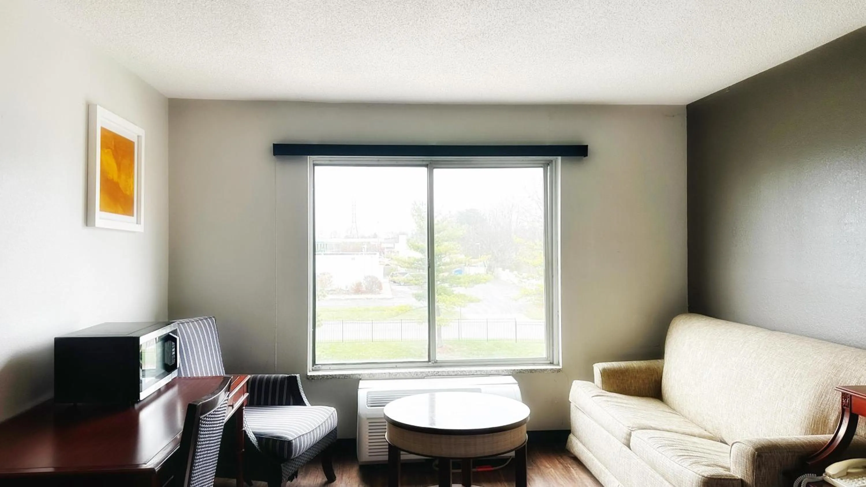 TV and multimedia in Baymont Inn and Suites by Wyndham Columbus / Near OSU