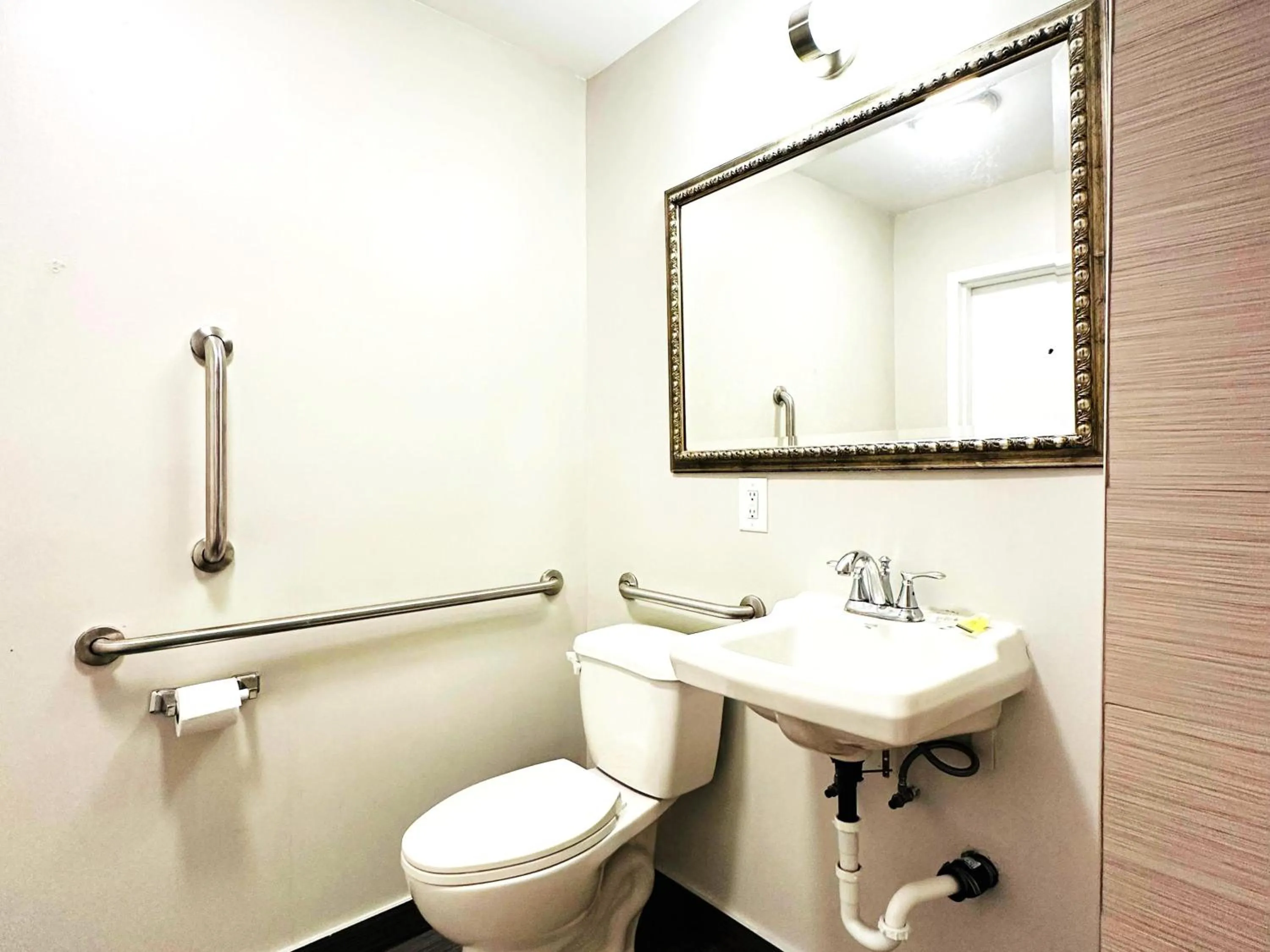 Baymont Inn and Suites by Wyndham Columbus / Near OSU