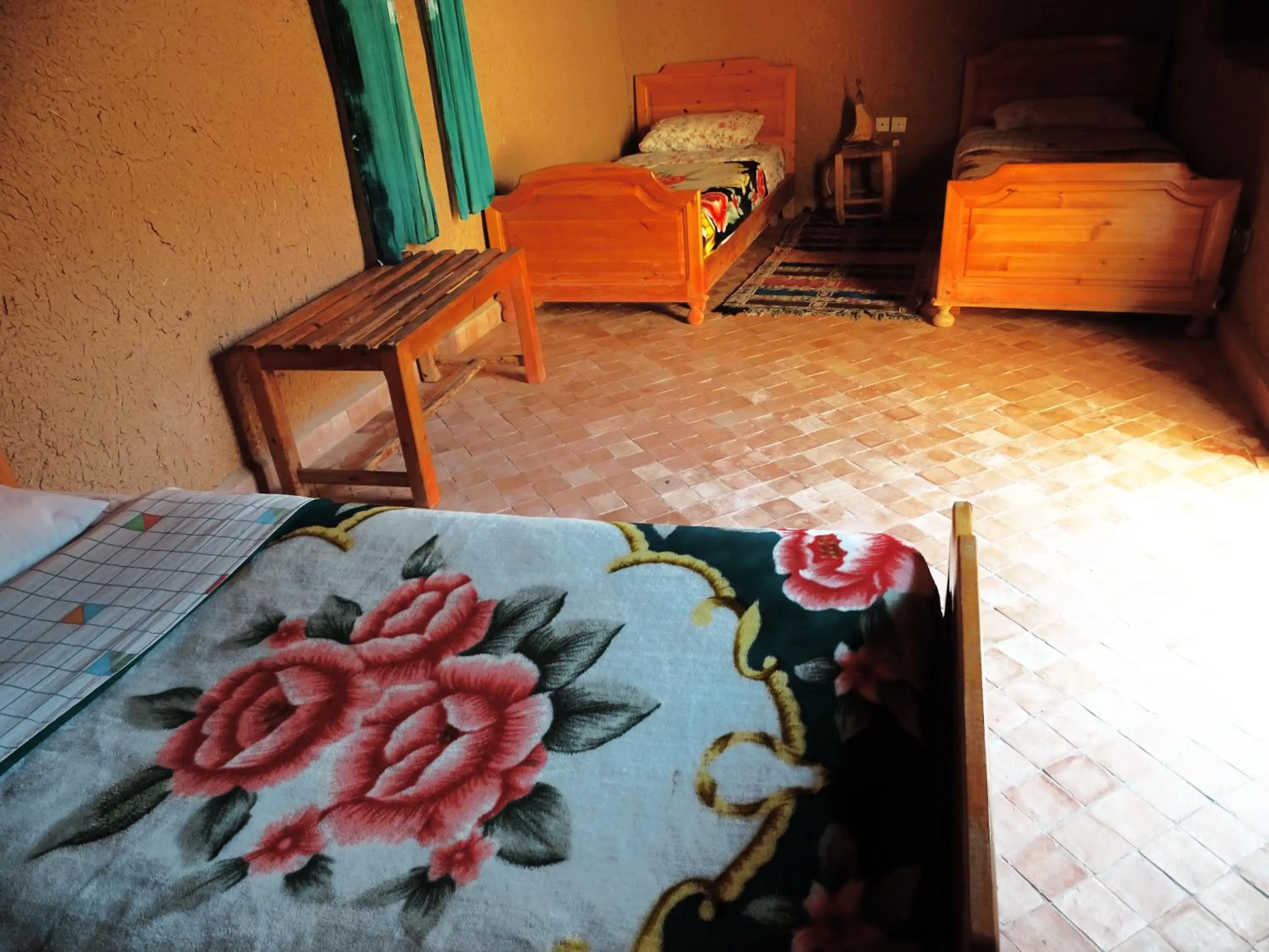 Library, Bed in Maison Nomades