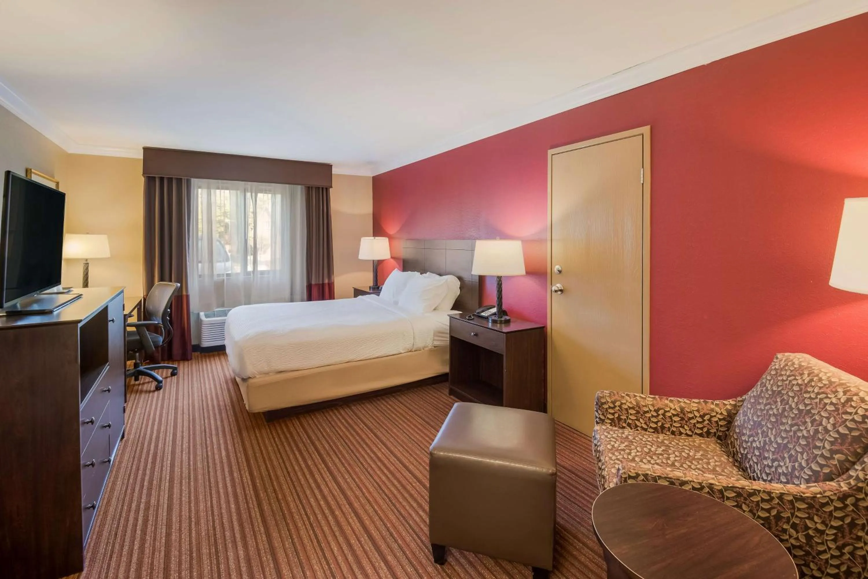 Bed in Best Western Sycamore Inn