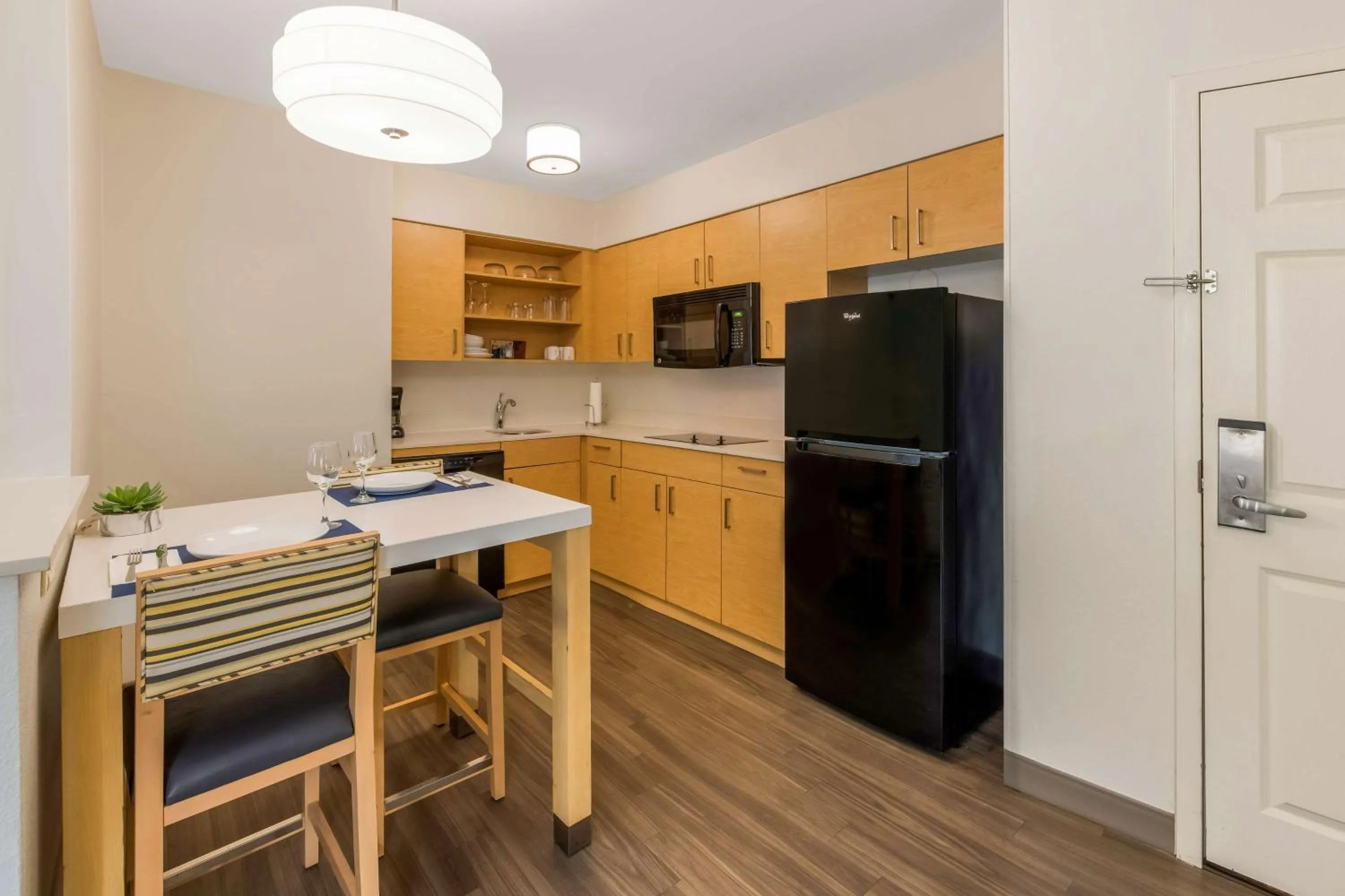 Kitchen or kitchenette in Sonesta ES Suites Charlotte Arrowood