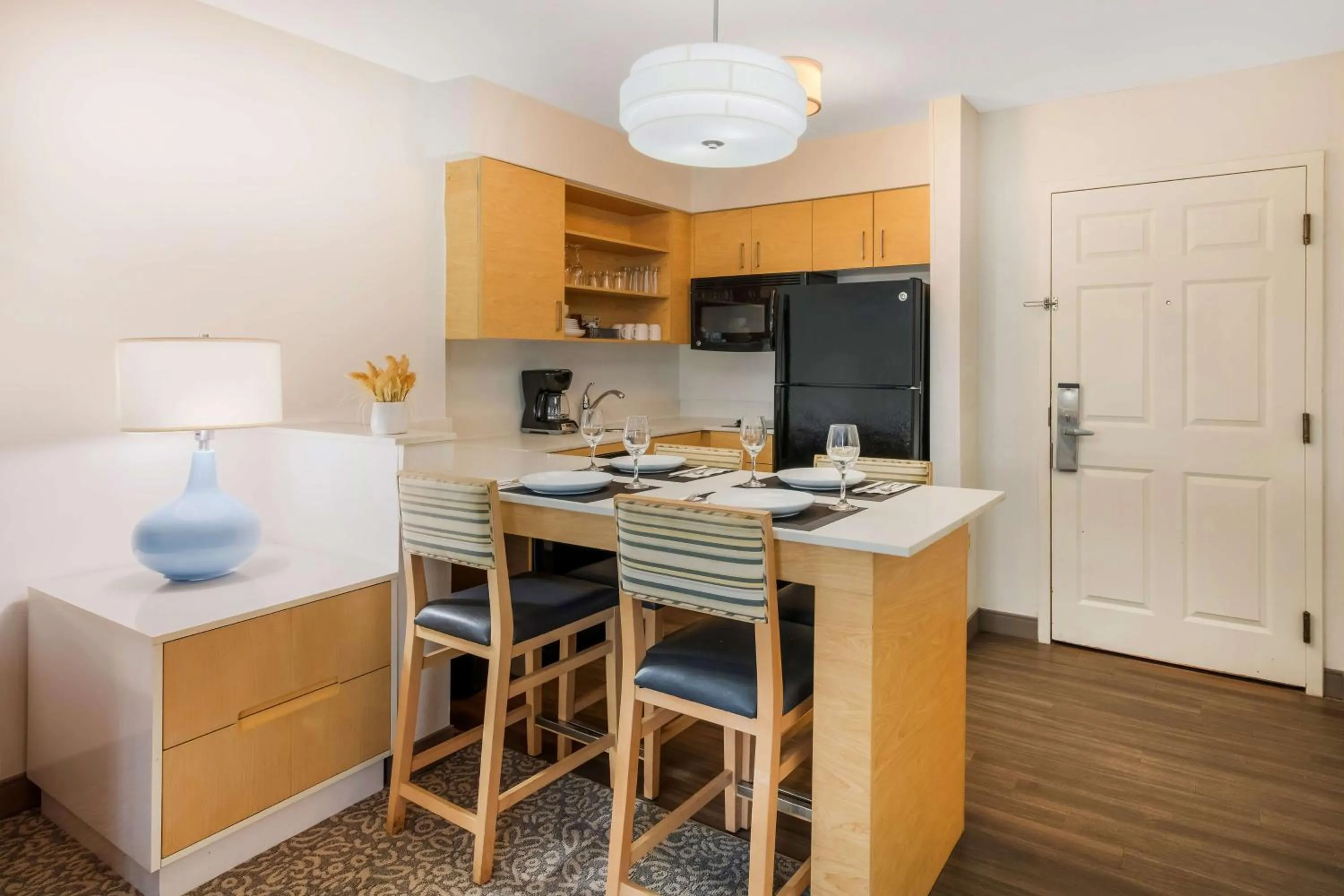 Kitchen or kitchenette in Sonesta ES Suites Charlotte Arrowood