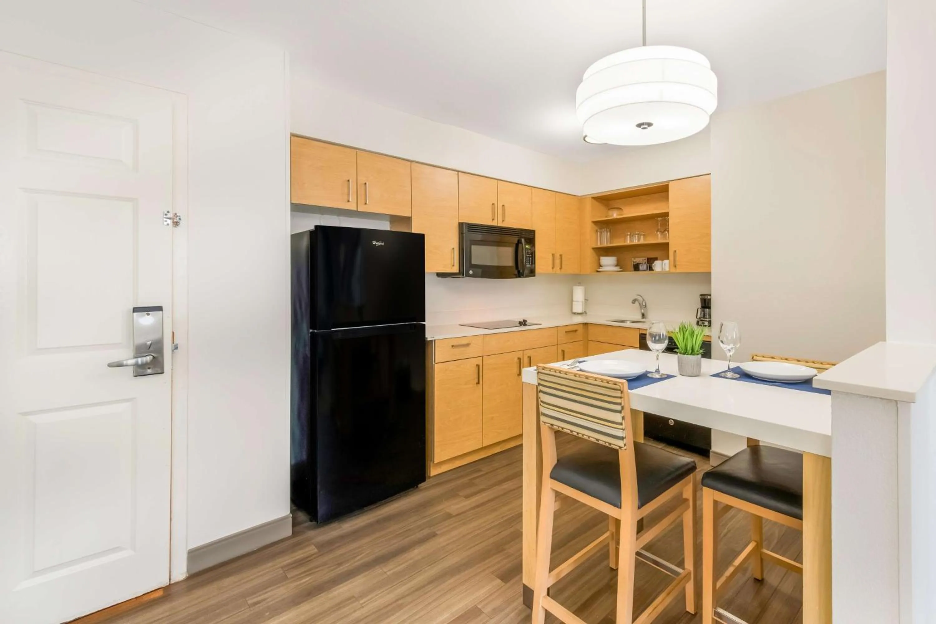 Kitchen or kitchenette in Sonesta ES Suites Charlotte Arrowood