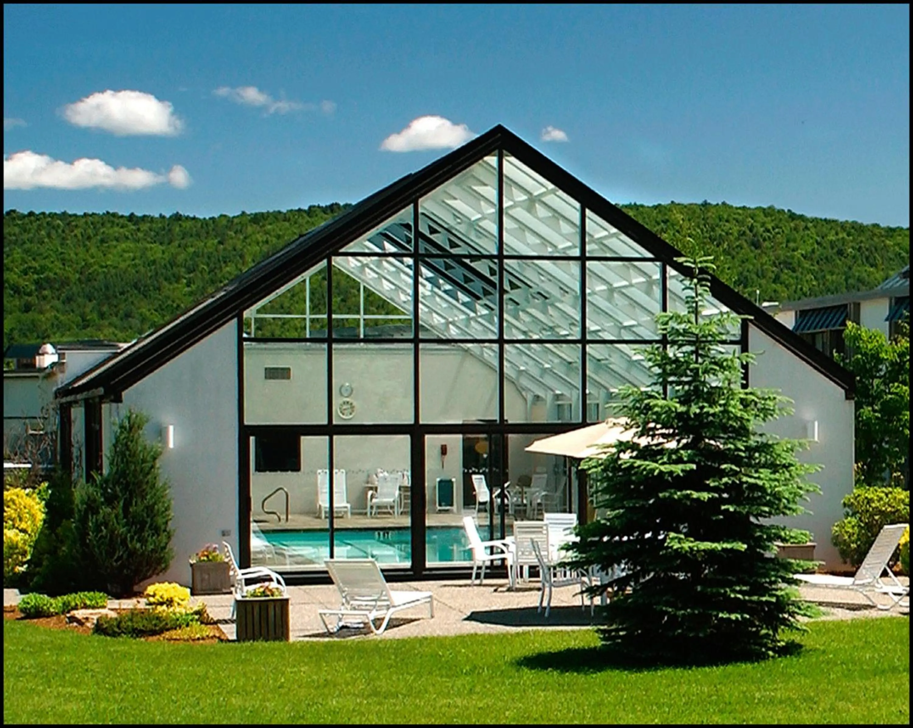 Swimming pool in Best Western Plus Waterbury - Stowe