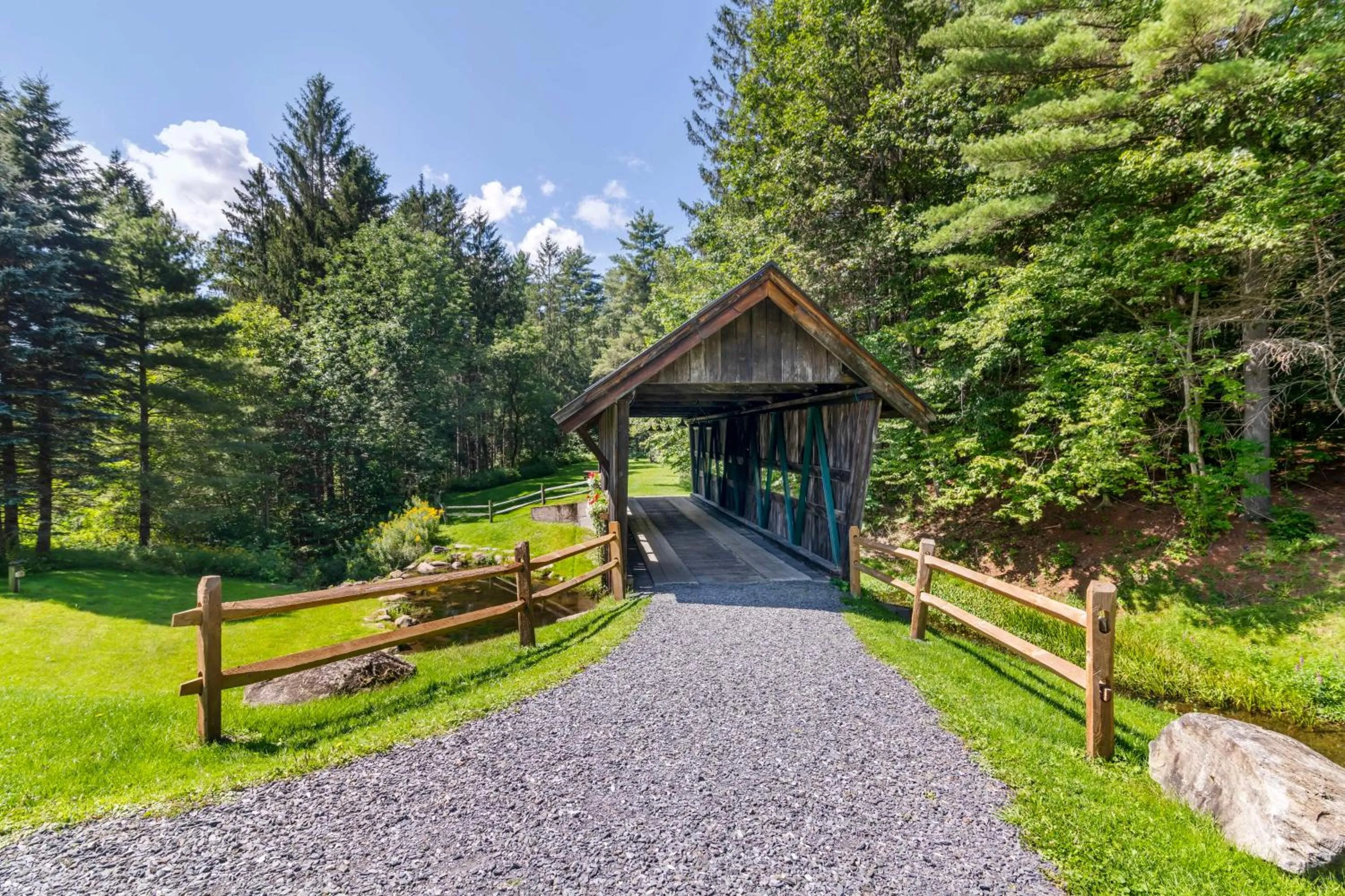 Property building in Best Western Plus Waterbury - Stowe