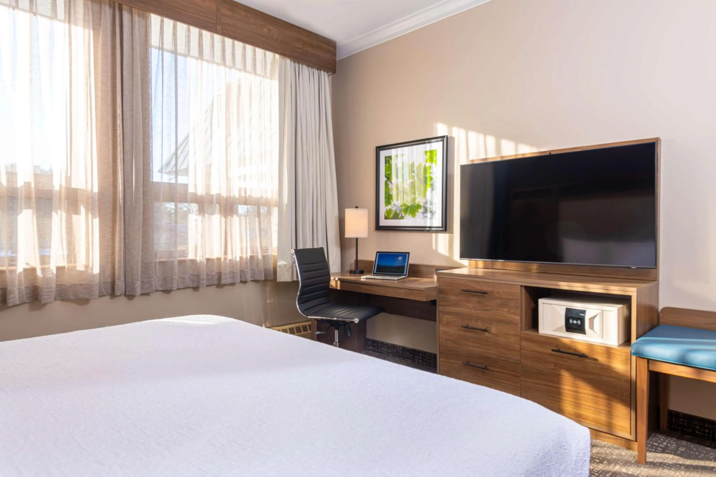 Photo of the whole room, Bed in Best Western Plus Waterbury - Stowe