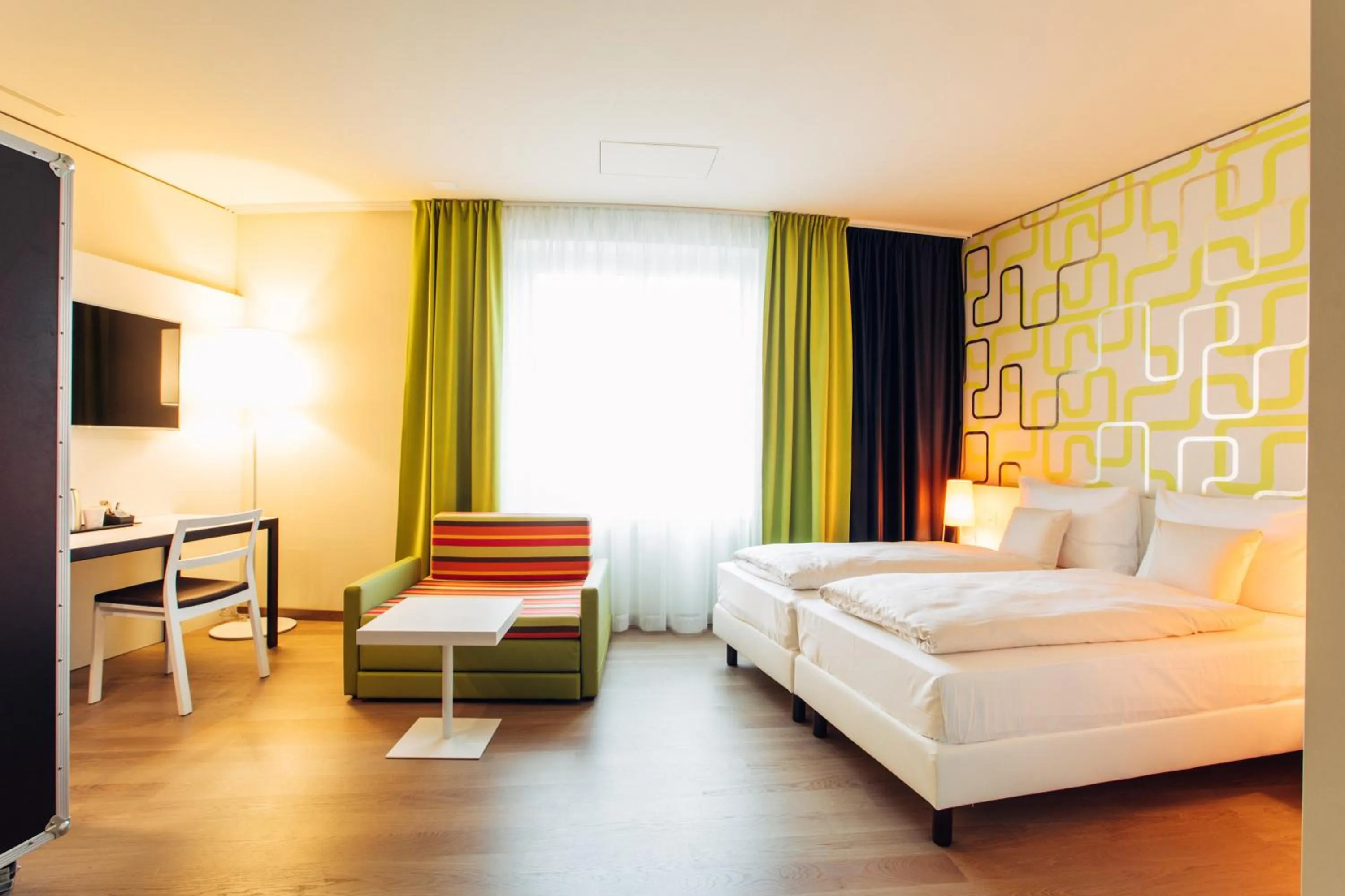 Photo of the whole room, Bed in harry's home Zürich-Wallisellen