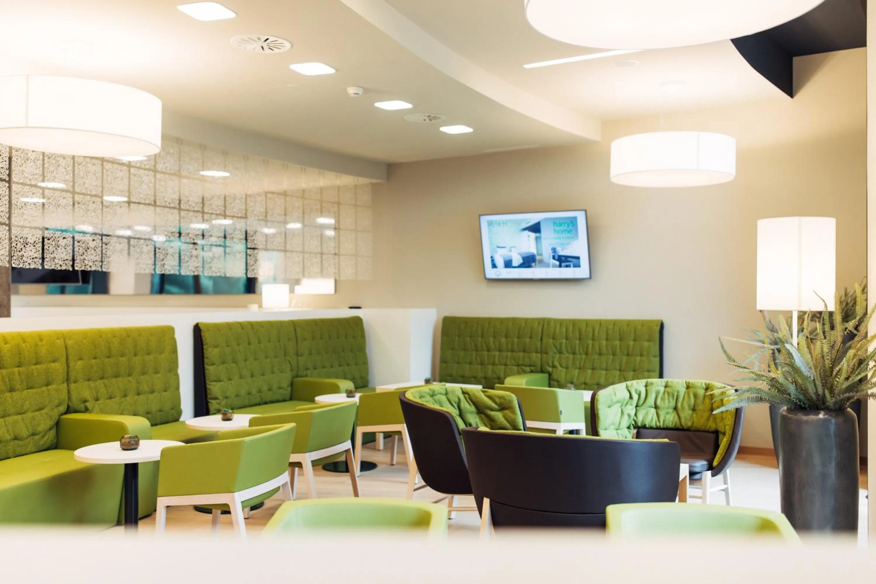 Property building in harry's home Zürich-Wallisellen