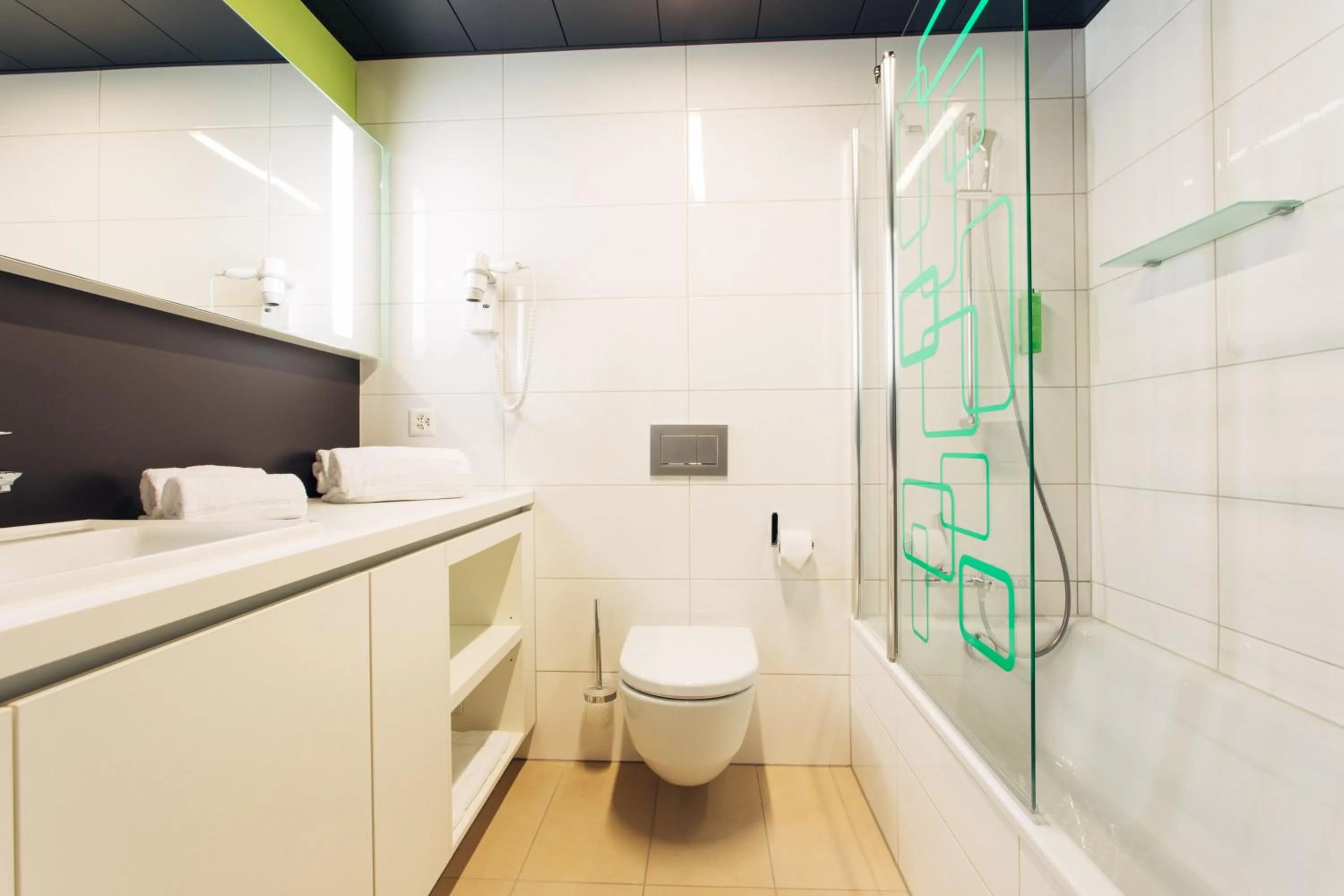 Shower in harry's home Zürich-Wallisellen