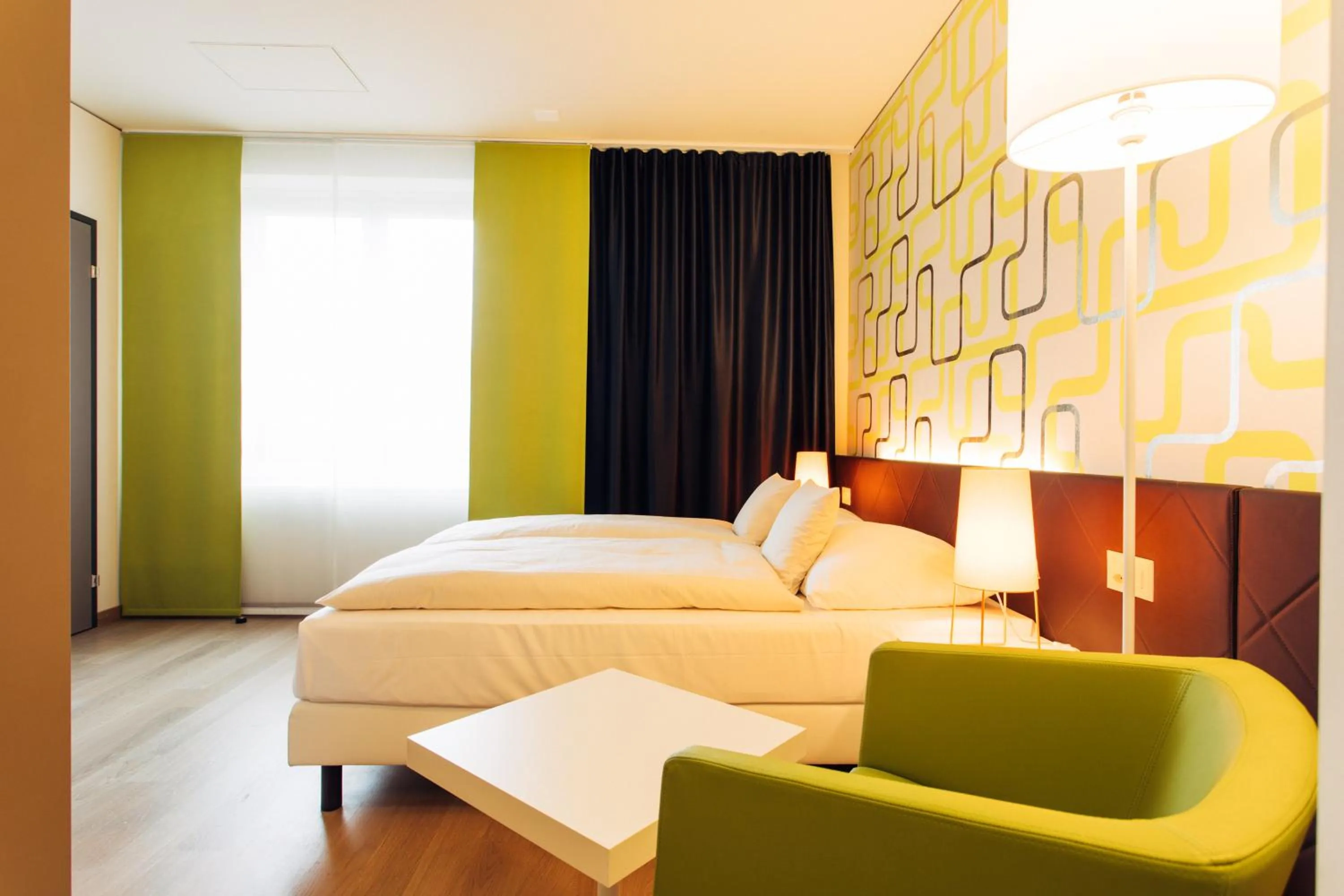 Photo of the whole room, Bed in harry's home Zürich-Wallisellen