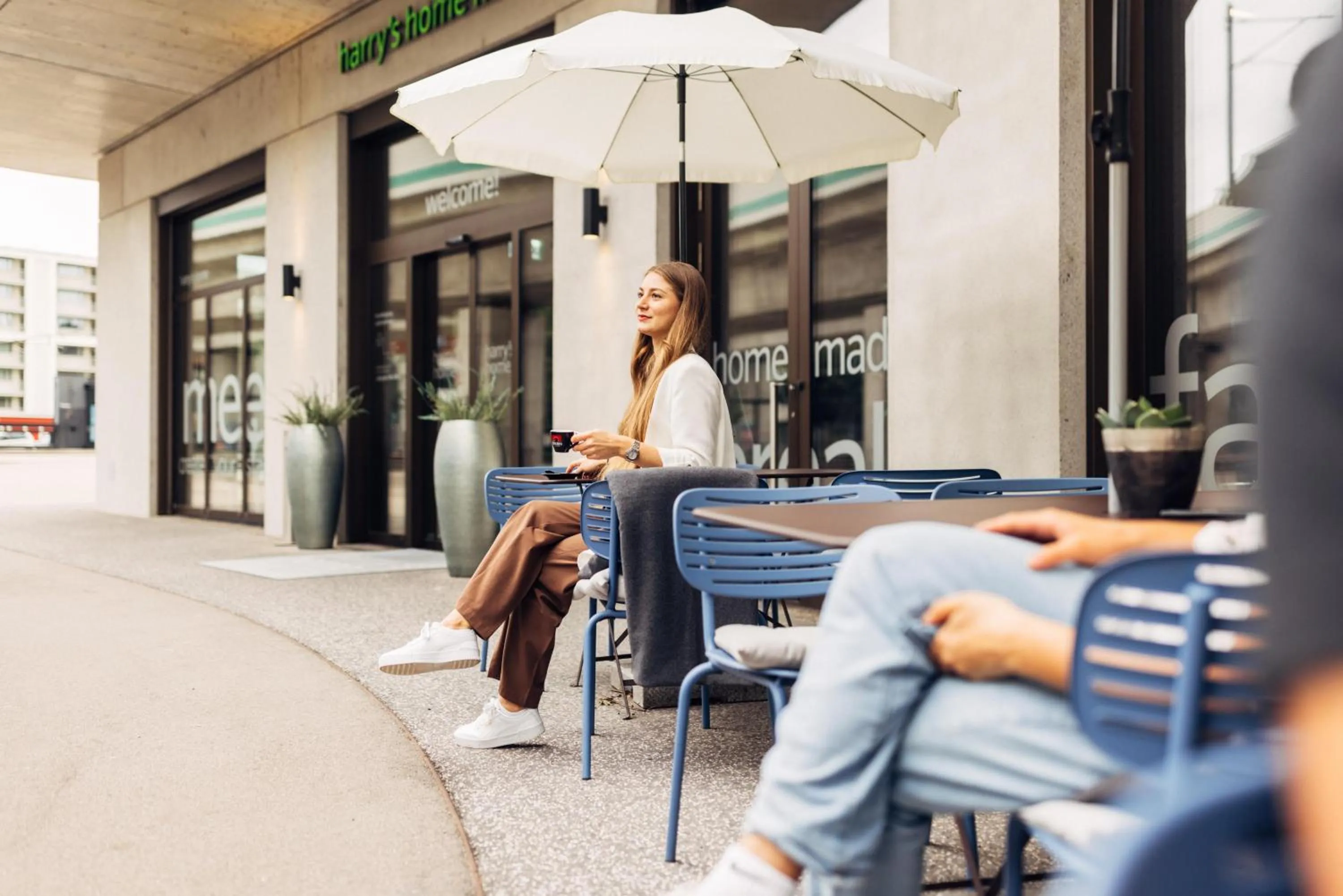 People in harry's home Zürich-Wallisellen
