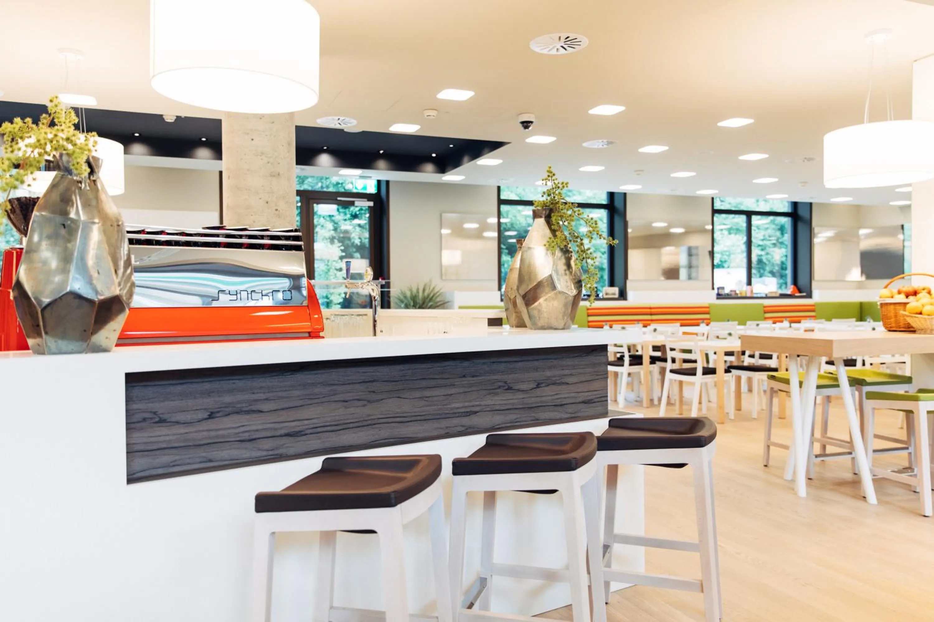 Restaurant/places to eat in harry's home Zürich-Wallisellen