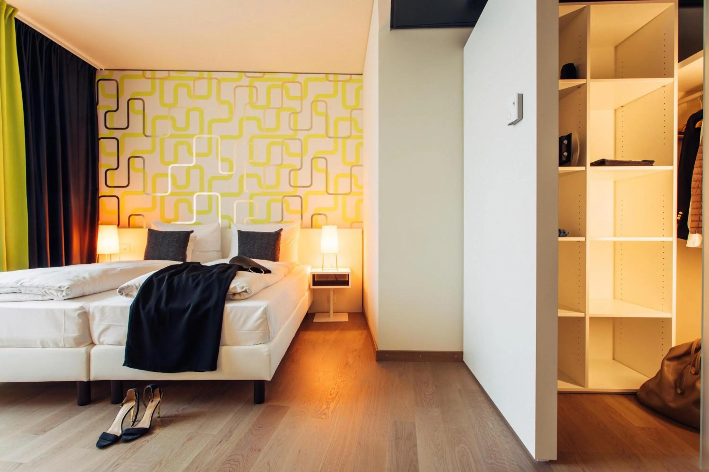 Photo of the whole room, Bed in harry's home Zürich-Wallisellen