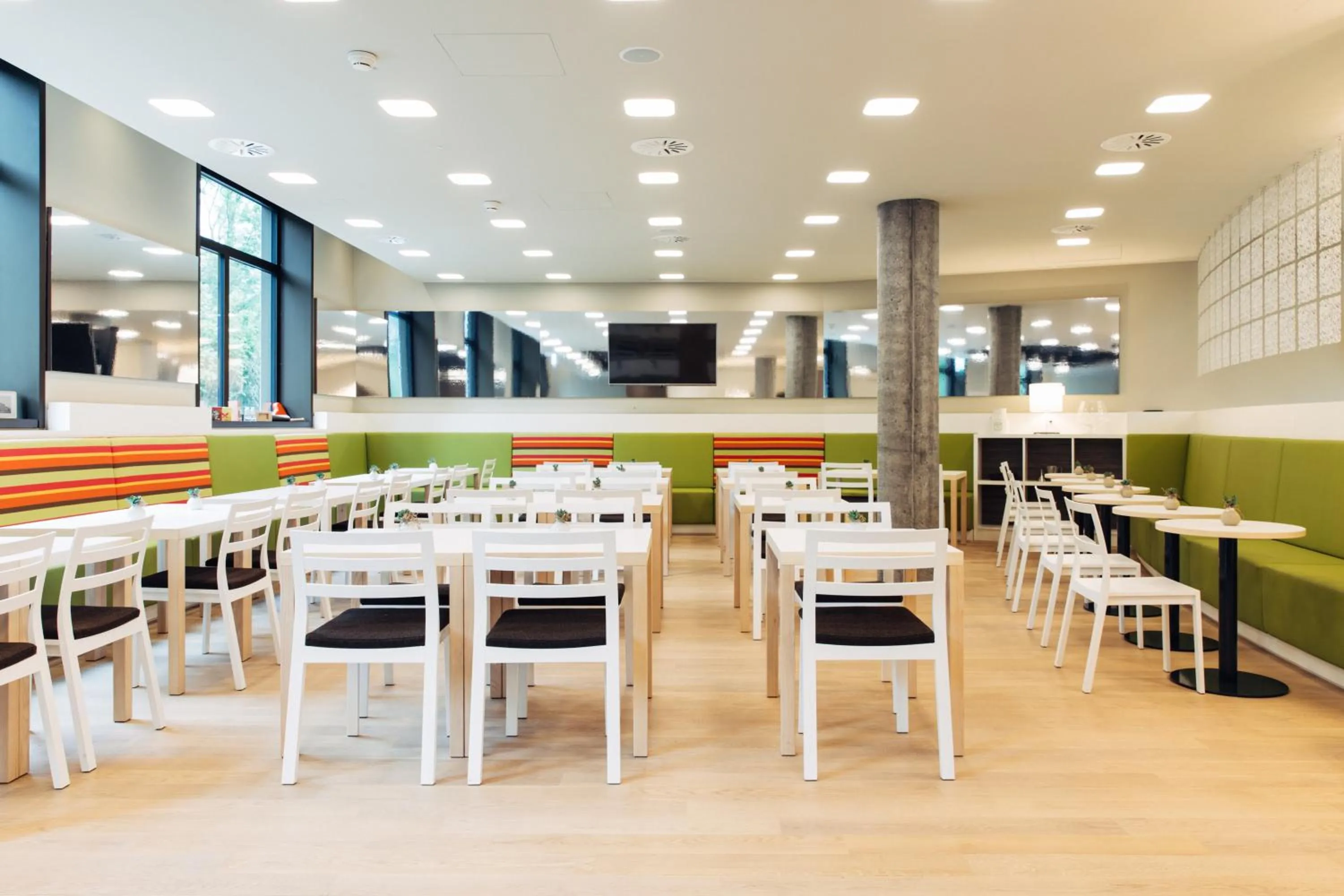 Property building in harry's home Zürich-Wallisellen