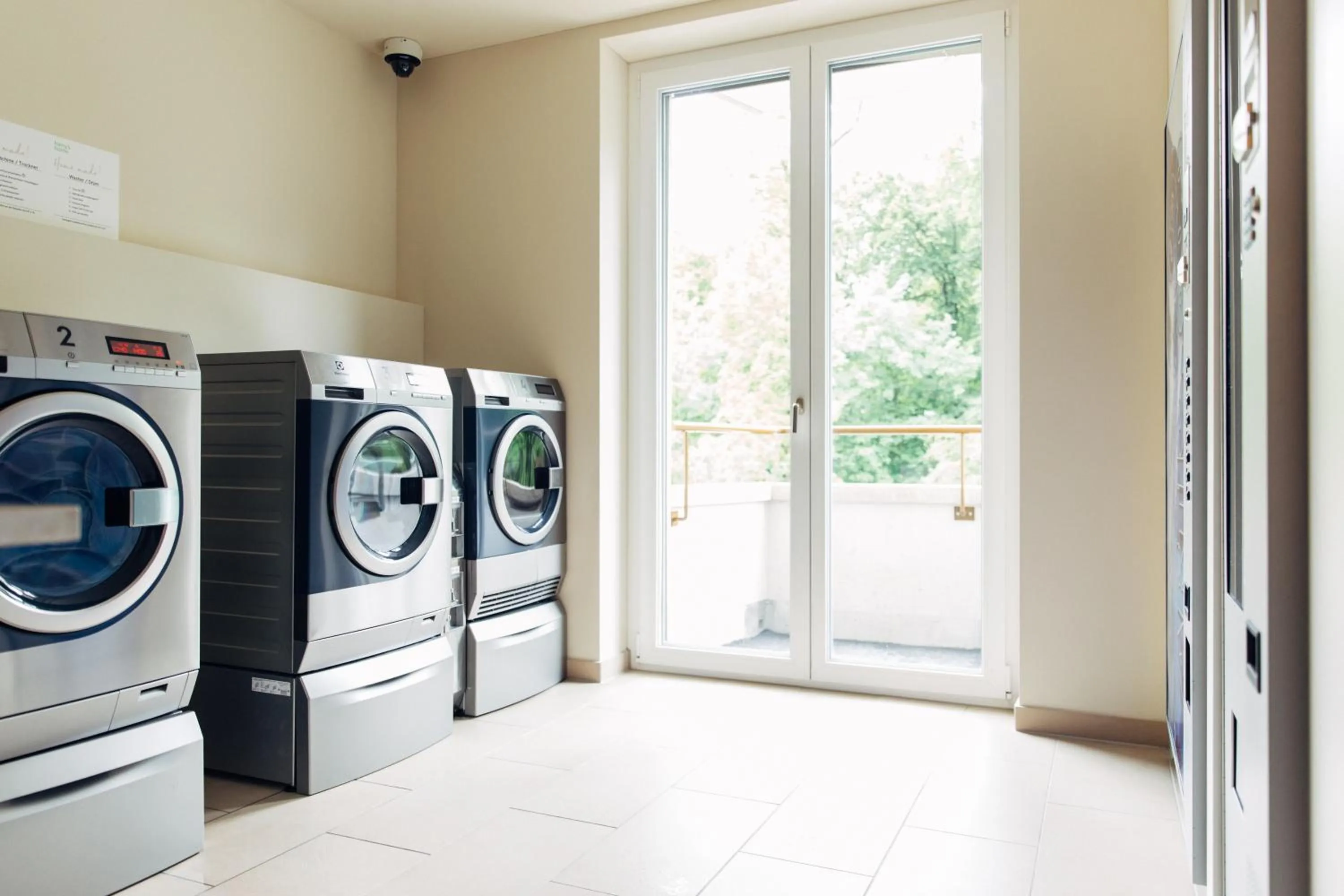 Property building in harry's home Zürich-Wallisellen