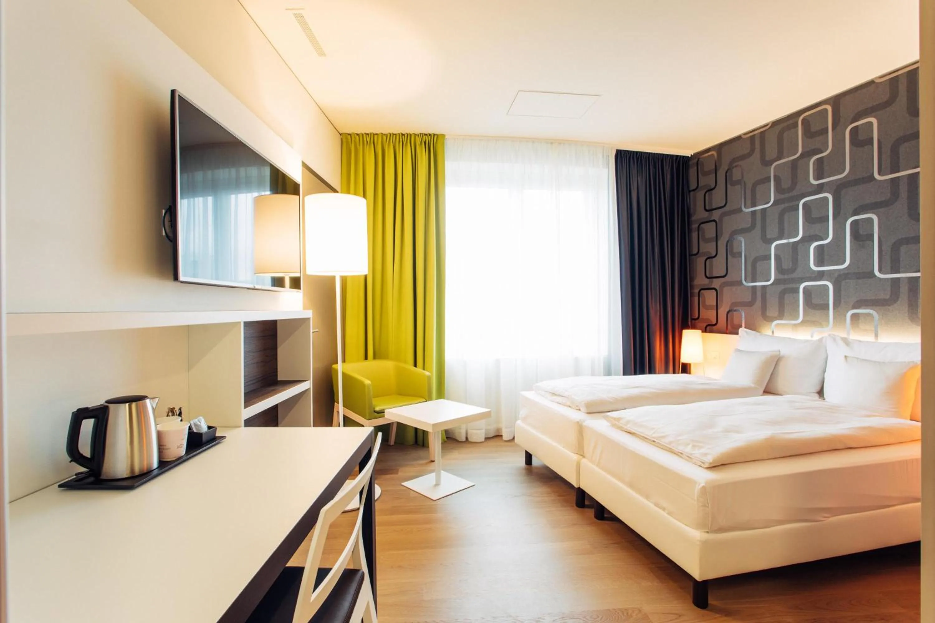 Photo of the whole room, Bed in harry's home Zürich-Wallisellen