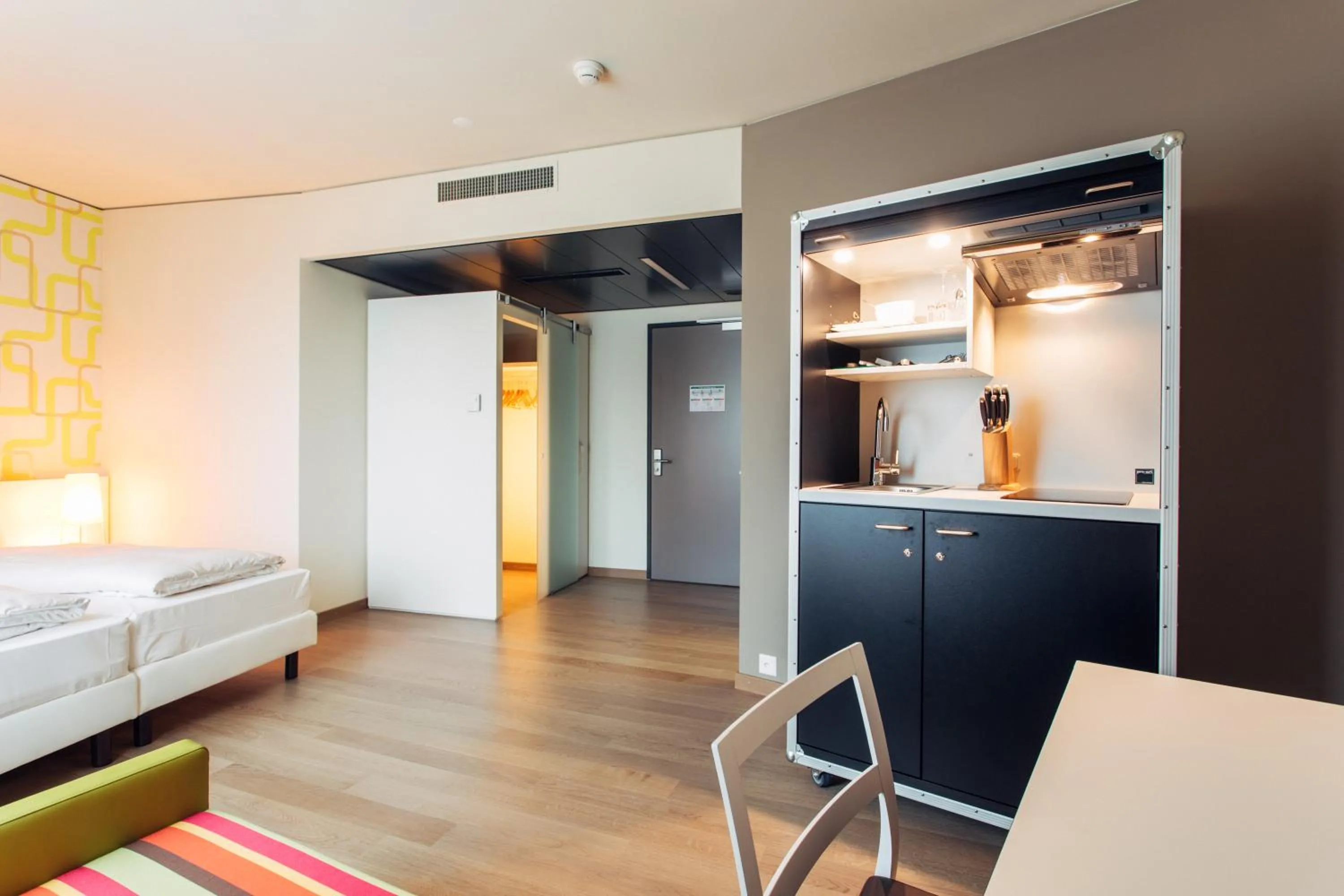 Kitchen or kitchenette, Bed in harry's home Zürich-Wallisellen