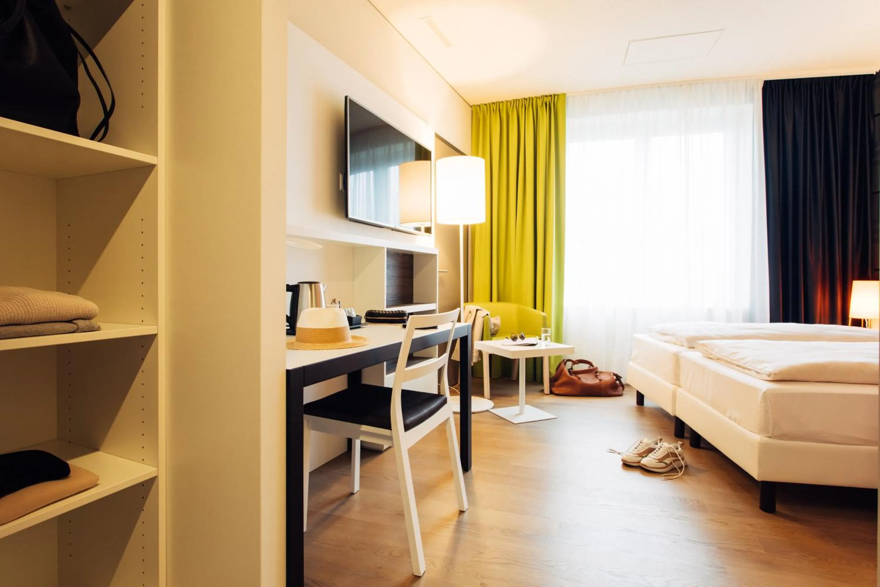 Photo of the whole room, Bed in harry's home Zürich-Wallisellen