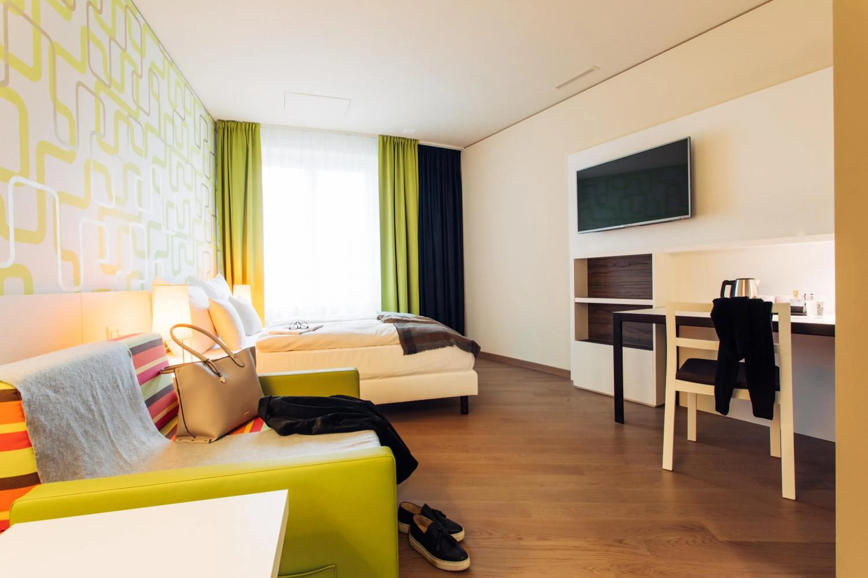 Photo of the whole room, Bed in harry's home Zürich-Wallisellen