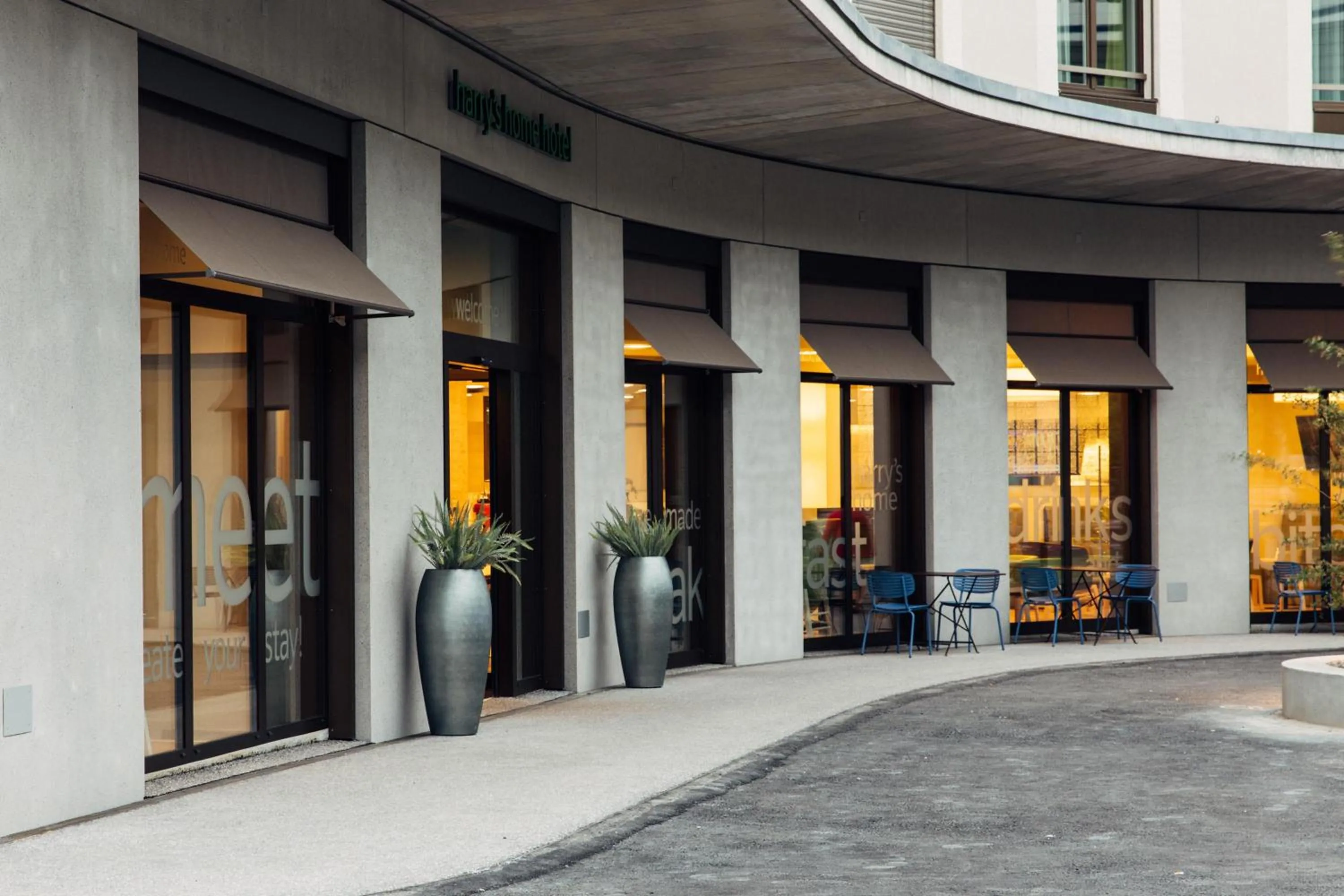 Property building in harry's home Zürich-Wallisellen