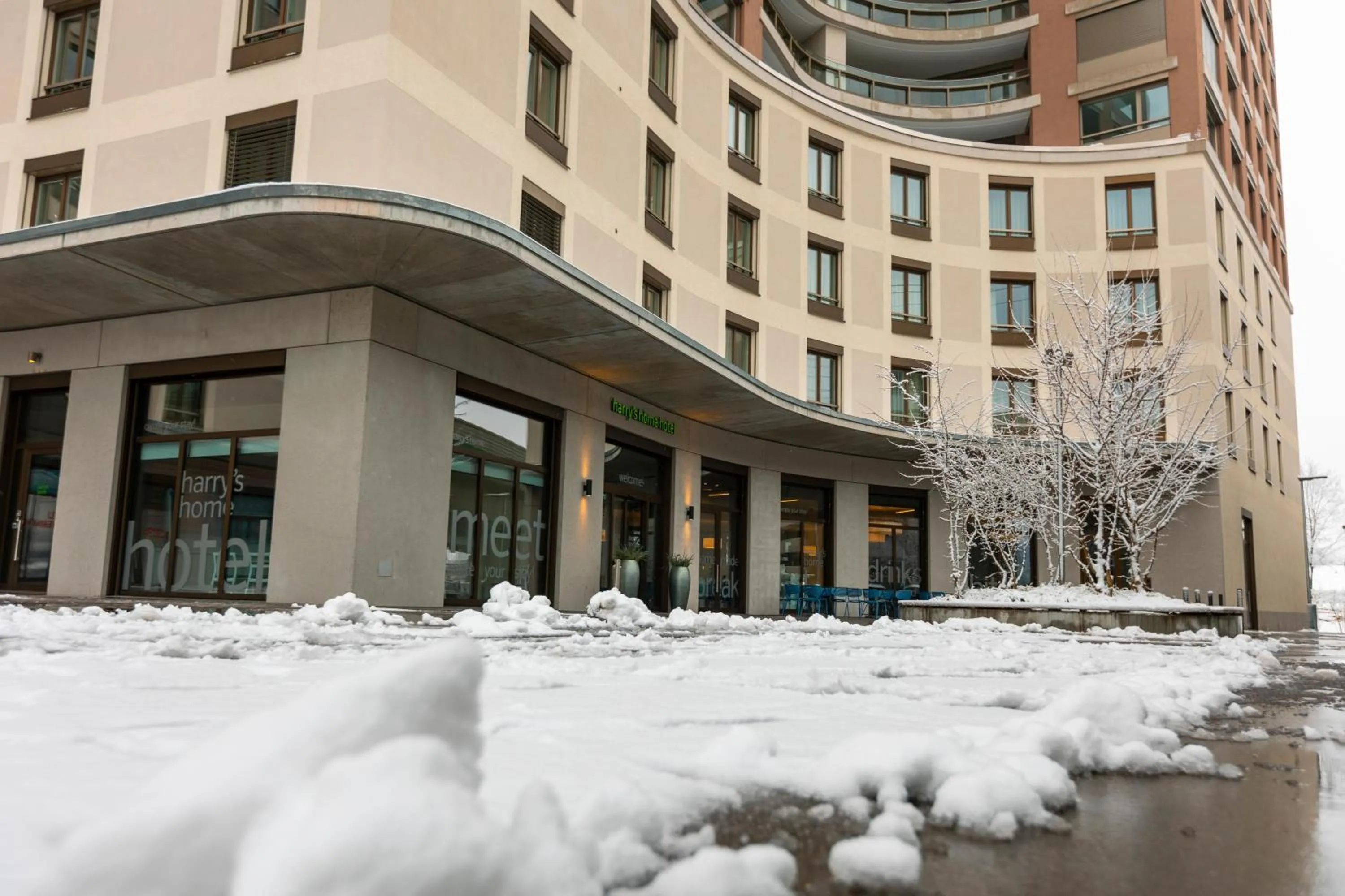Property building in harry's home Zürich-Wallisellen