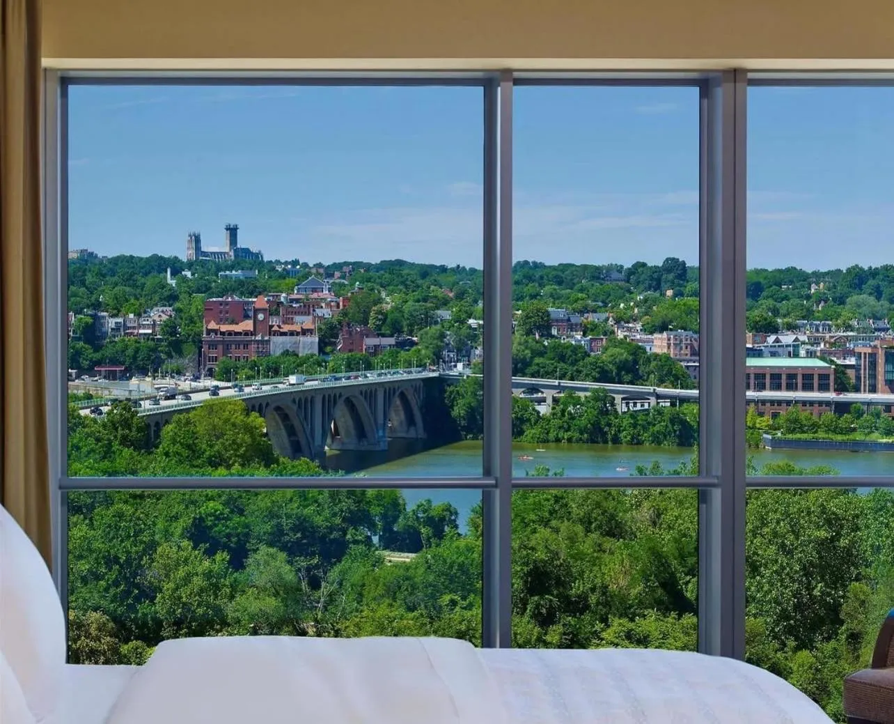 Bedroom in Le Meridien Arlington
