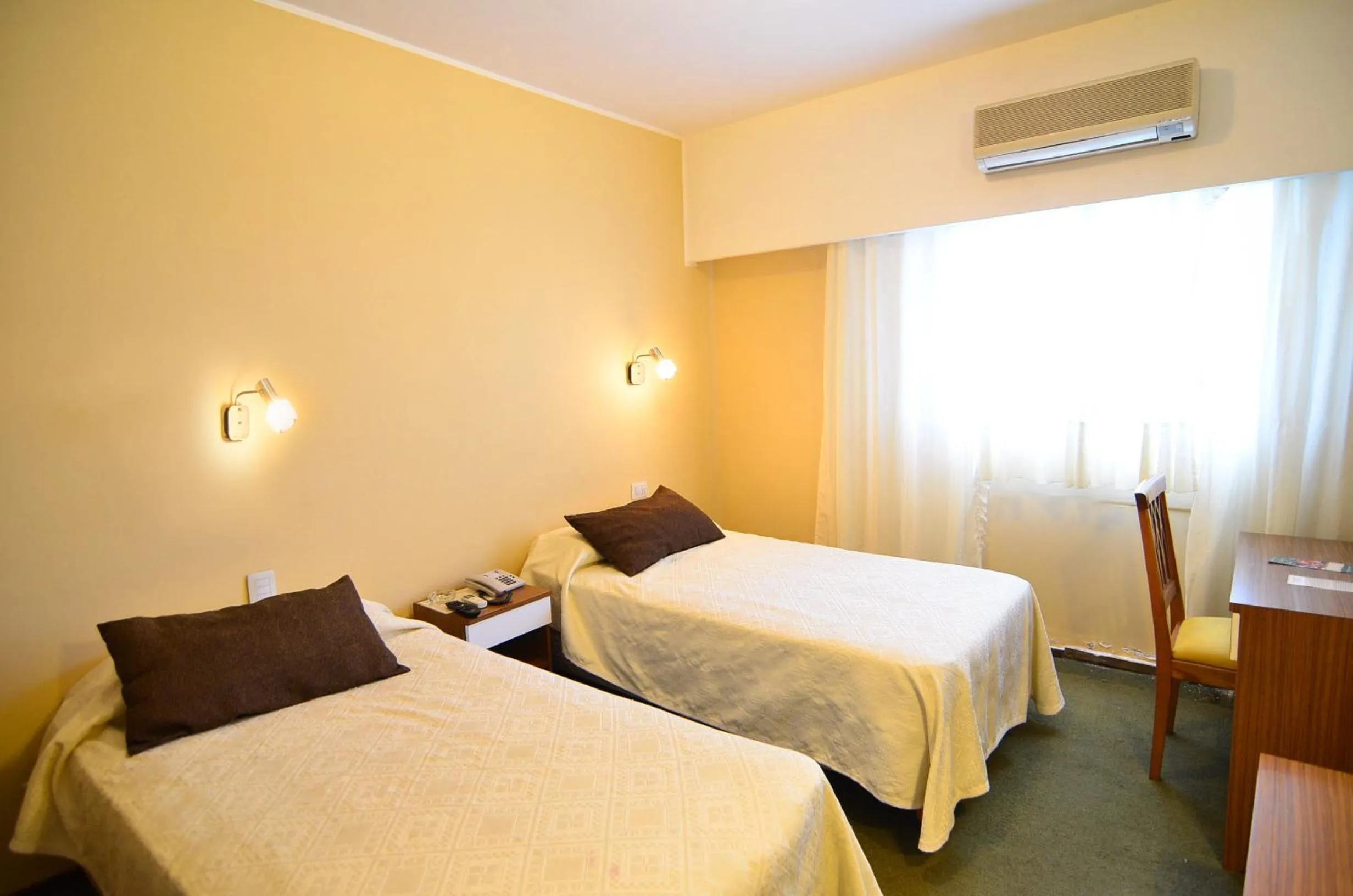 Photo of the whole room in Conquistador Hotel