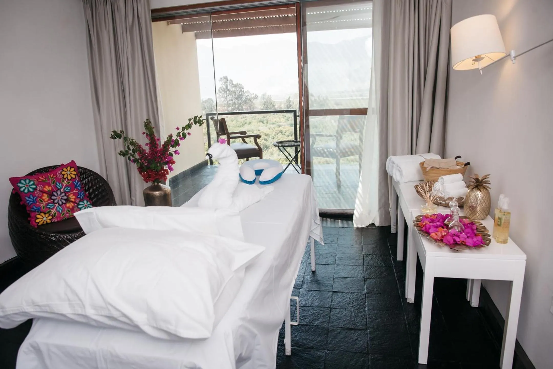 Massage, Bed in Empedrada Ranch & Lodge - Hotel Asociado Casa Andina