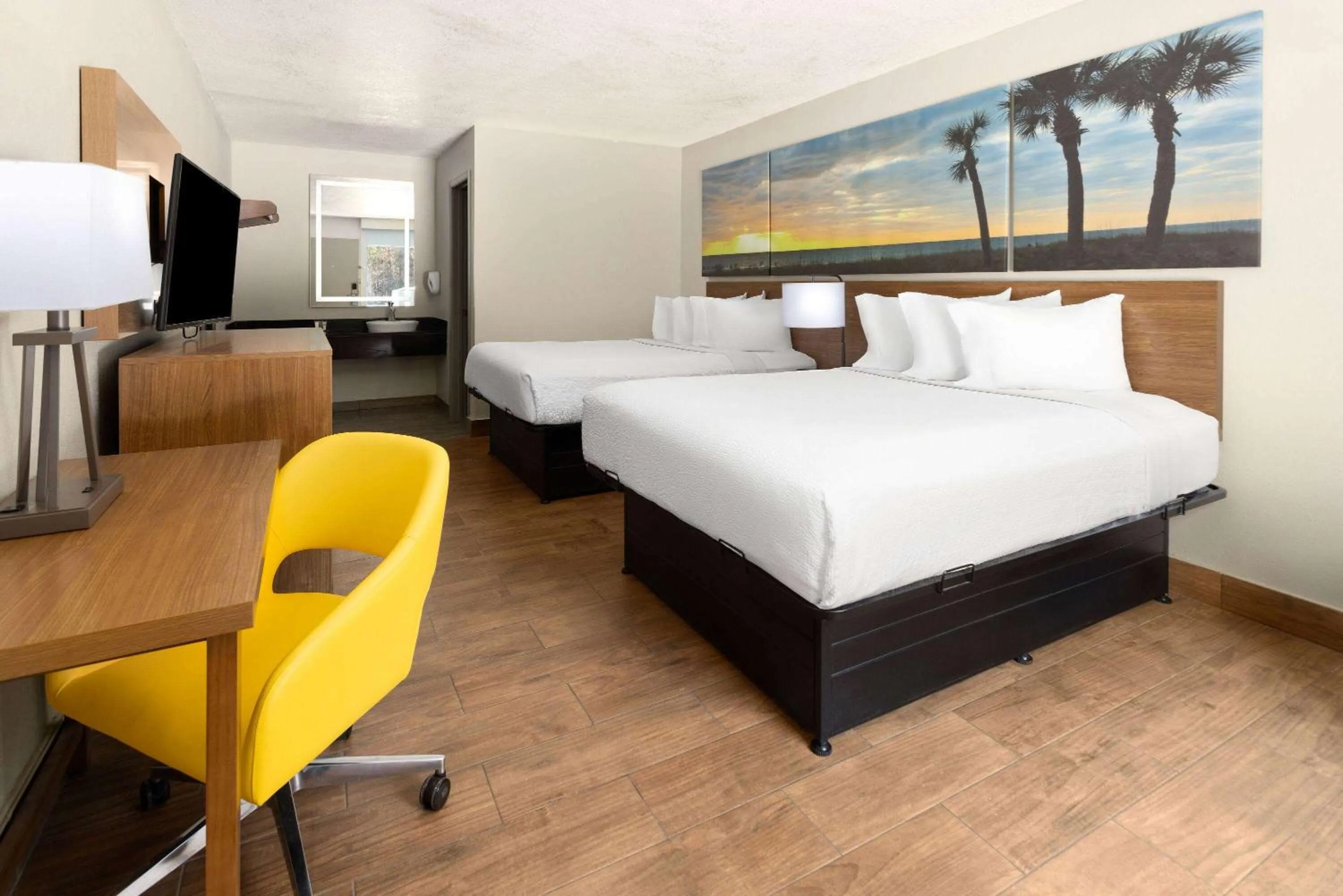 Photo of the whole room, Bed in Days Inn by Wyndham Hardeeville Near Hilton Head