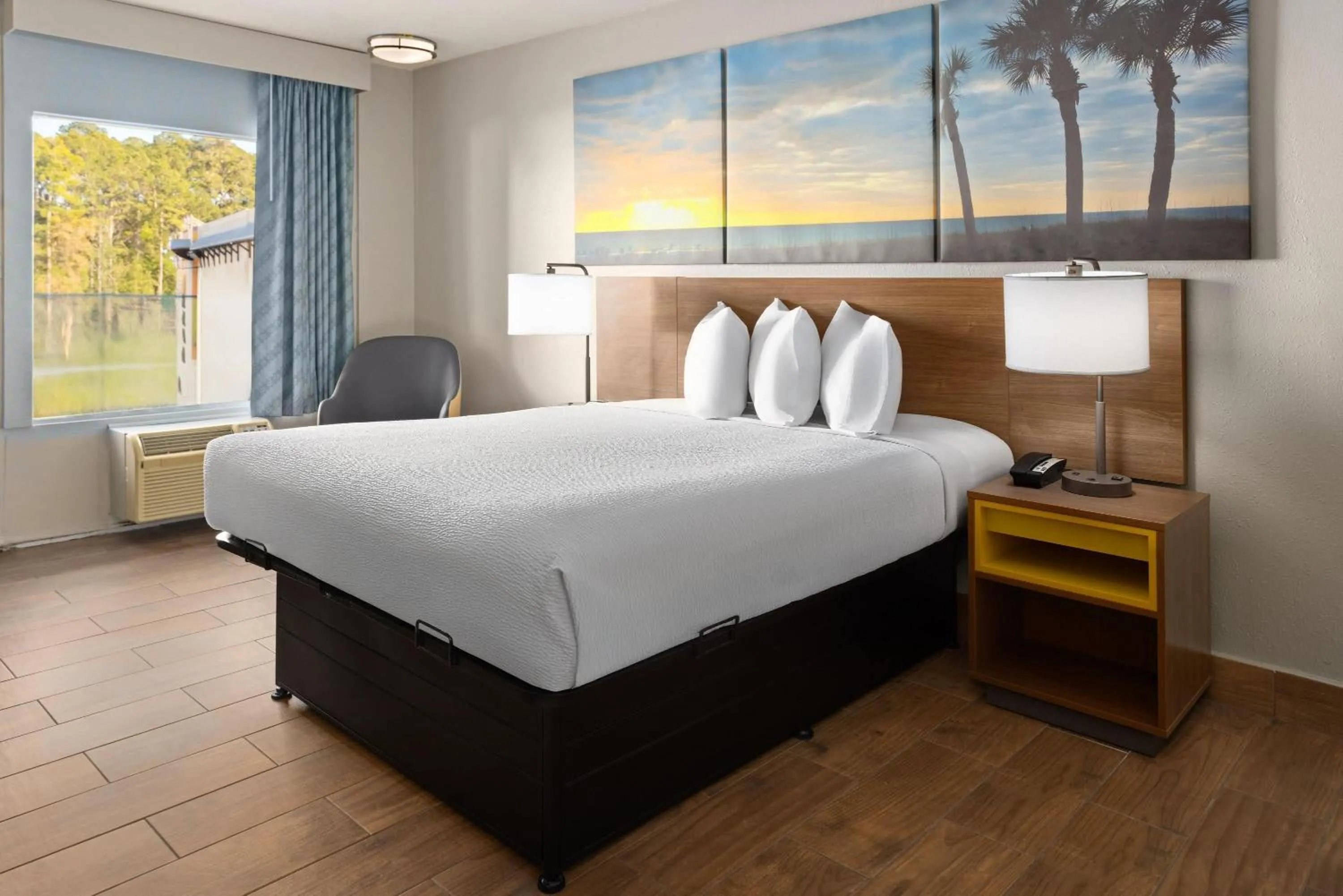 Photo of the whole room, Bed in Days Inn by Wyndham Hardeeville Near Hilton Head