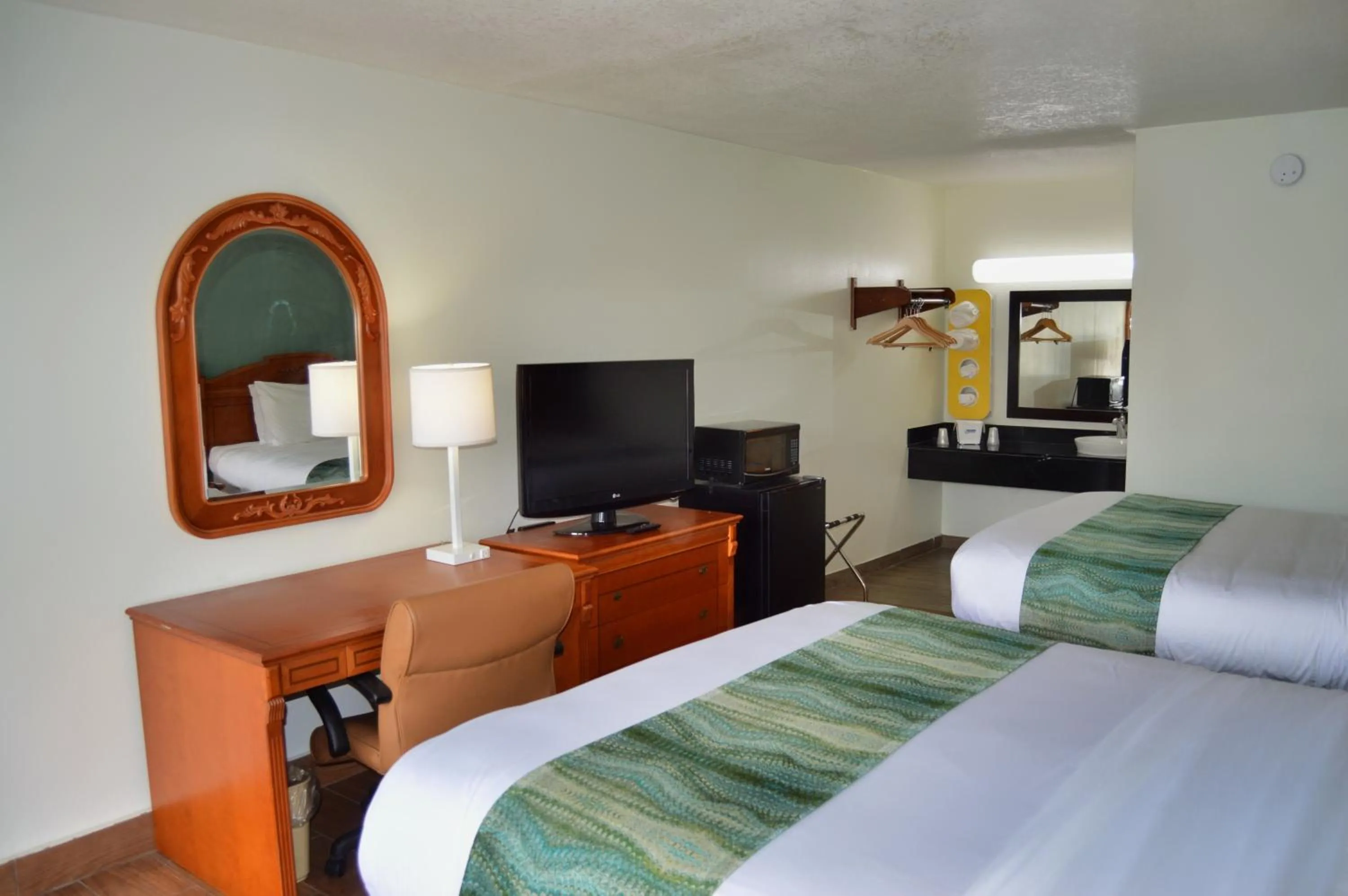 Photo of the whole room, Bed in Days Inn by Wyndham Hardeeville Near Hilton Head