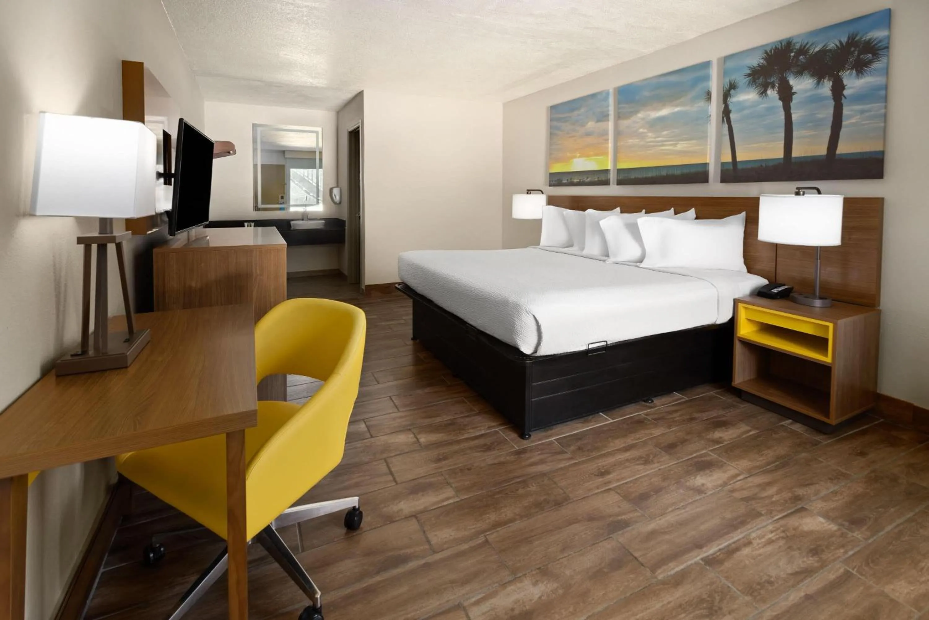 Photo of the whole room, Bed in Days Inn by Wyndham Hardeeville Near Hilton Head