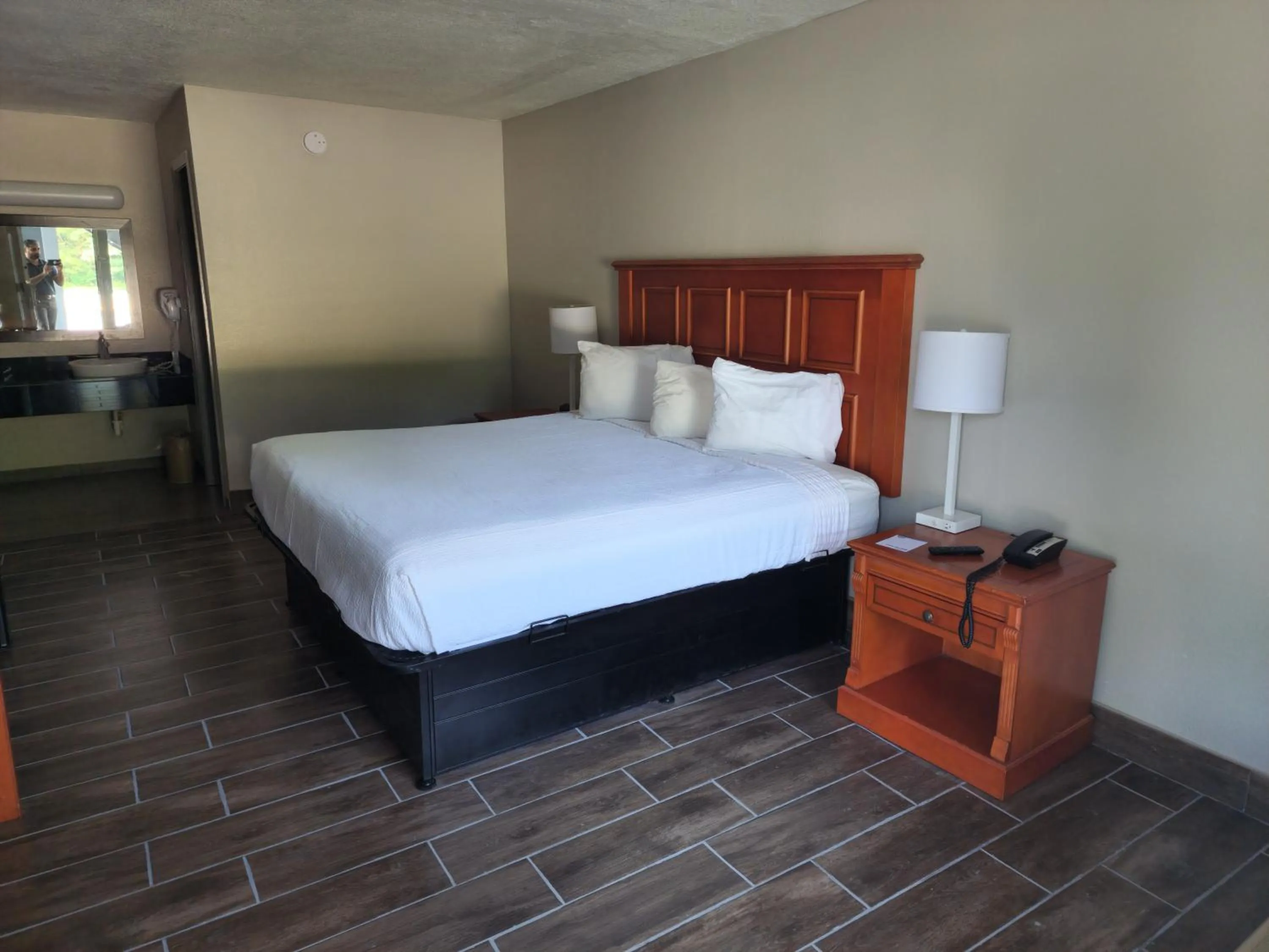 Bed in Days Inn by Wyndham Hardeeville Near Hilton Head