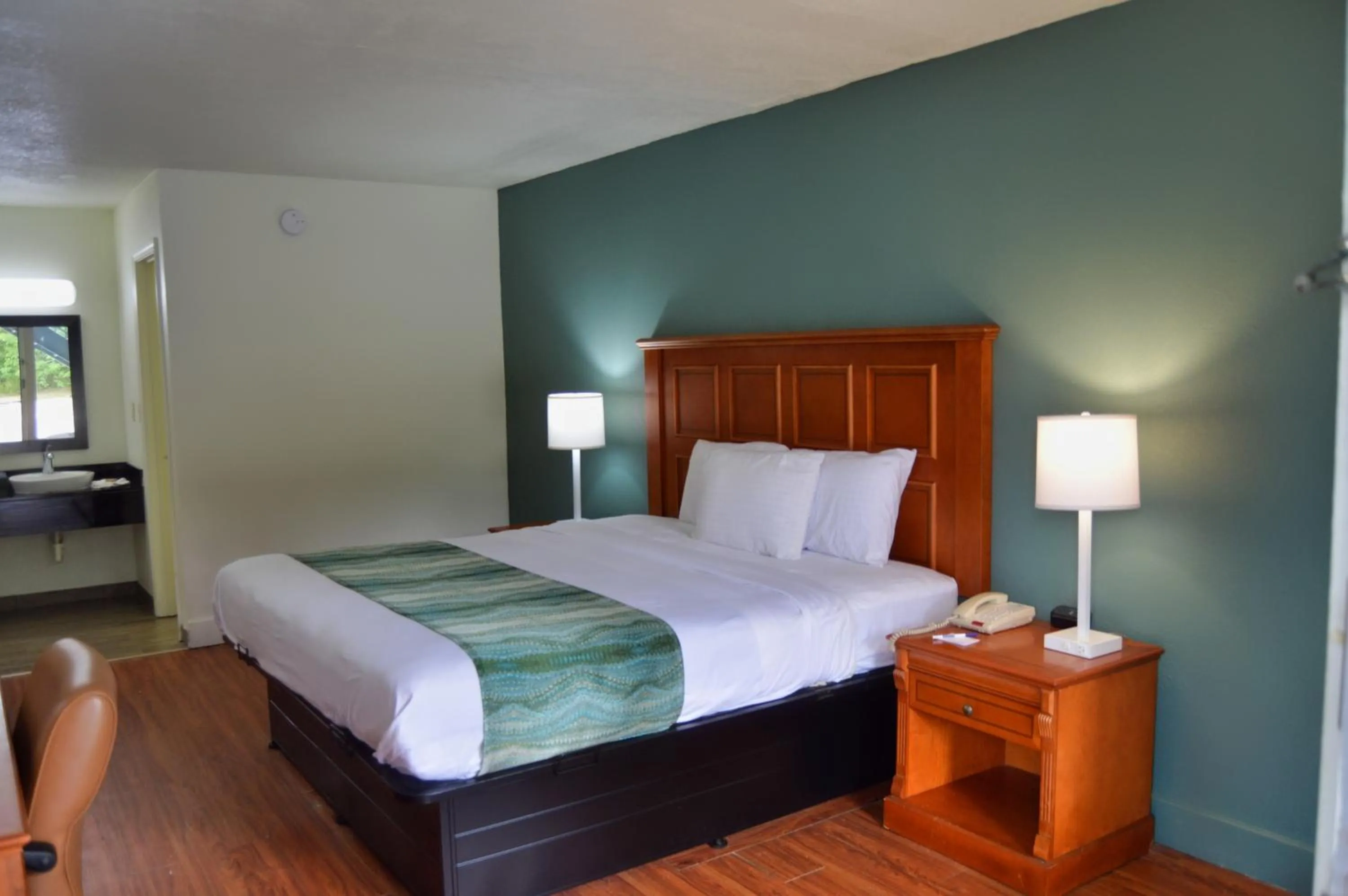 Photo of the whole room, Bed in Days Inn by Wyndham Hardeeville Near Hilton Head