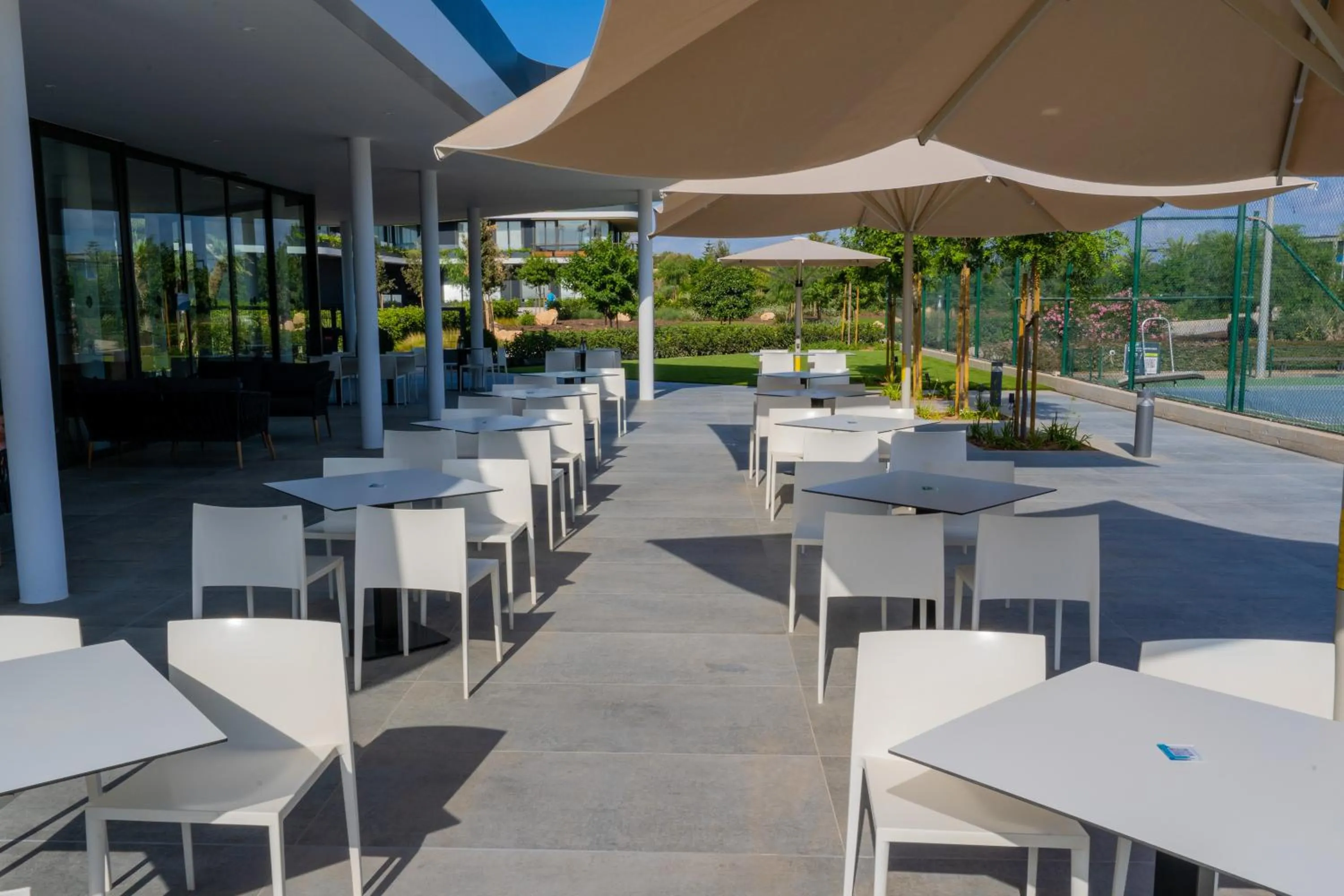 Restaurant/places to eat in Rafa Nadal Residence