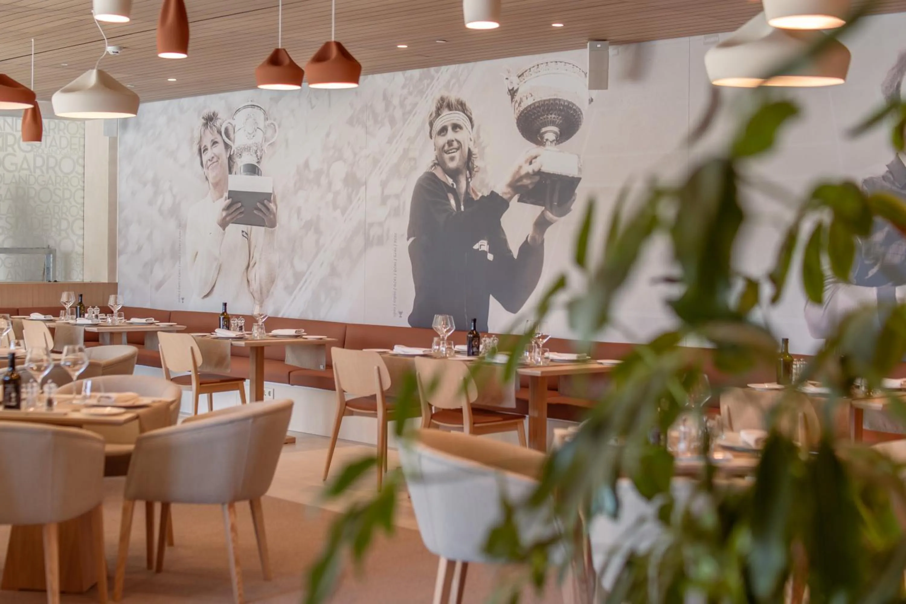 Restaurant/places to eat in Rafa Nadal Residence