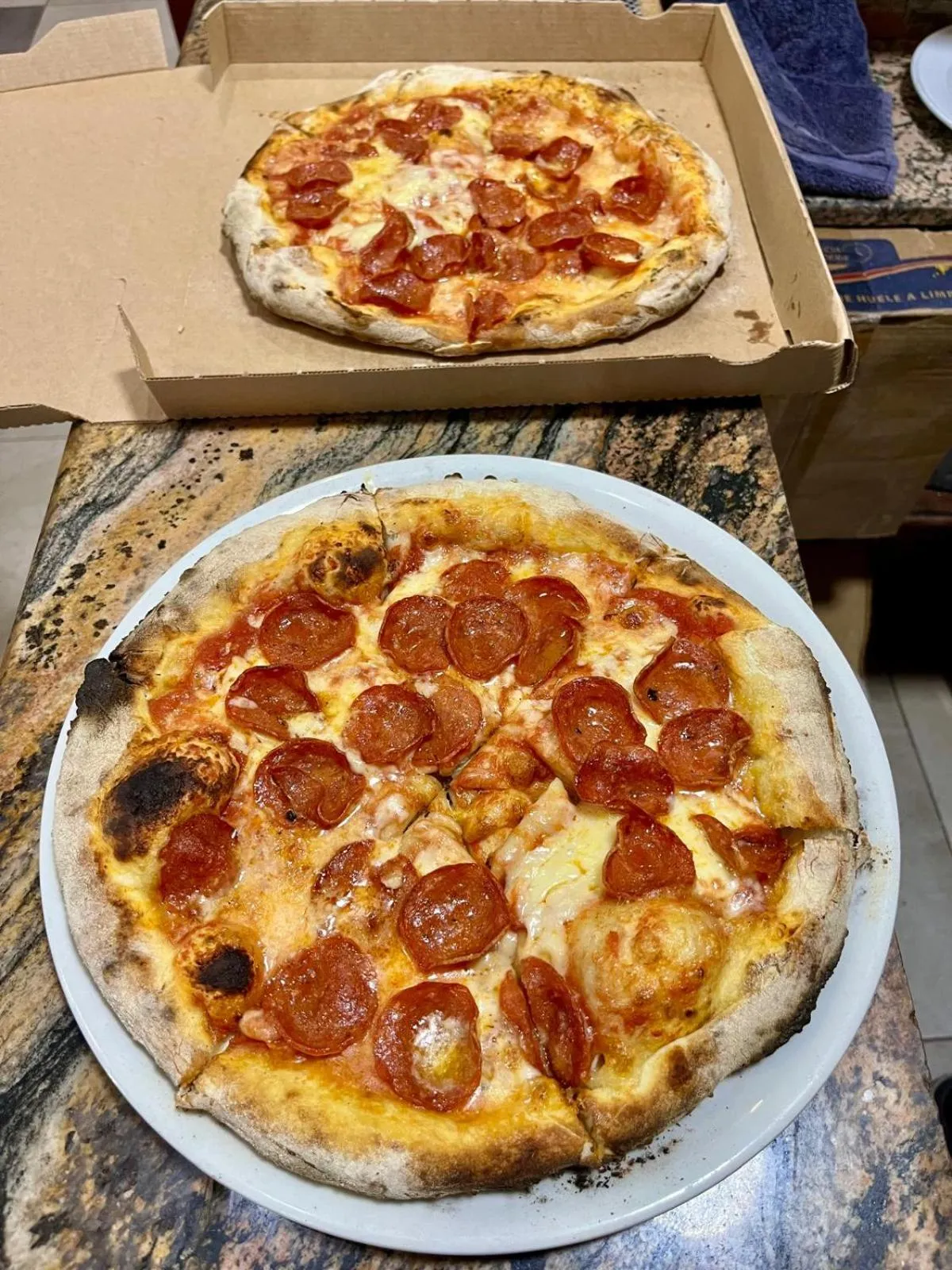 Food and drinks in Hotel Restaurant Hamilton