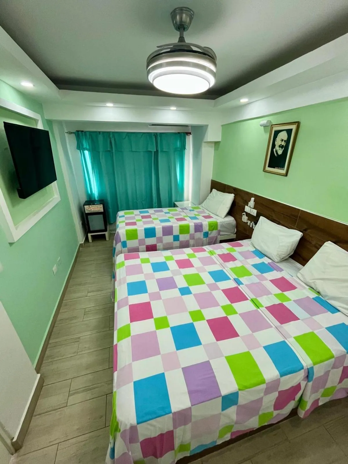 Bedroom, Bed in Hotel Restaurant Hamilton