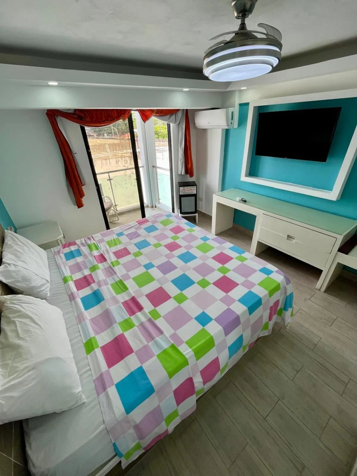 Balcony/Terrace, Bed in Hotel Restaurant Hamilton