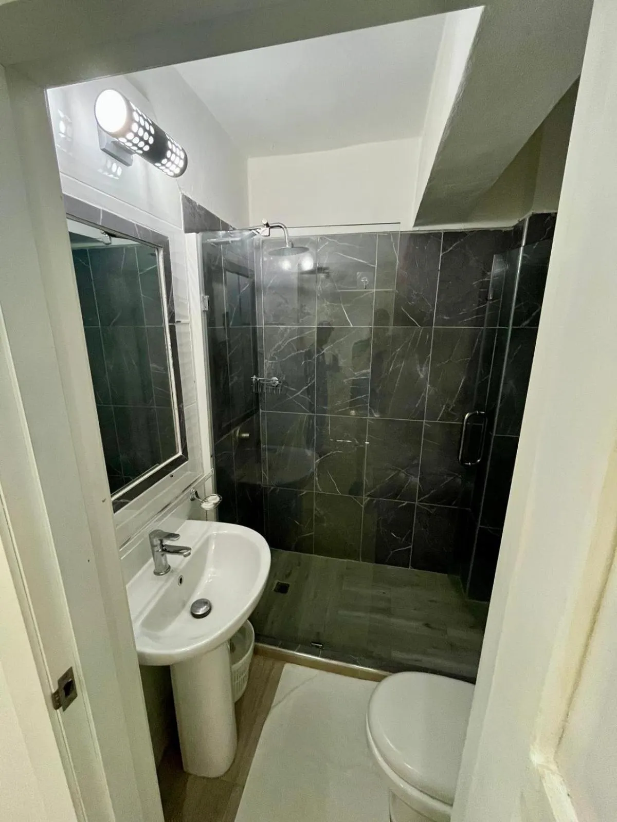 Shower in Hotel Restaurant Hamilton