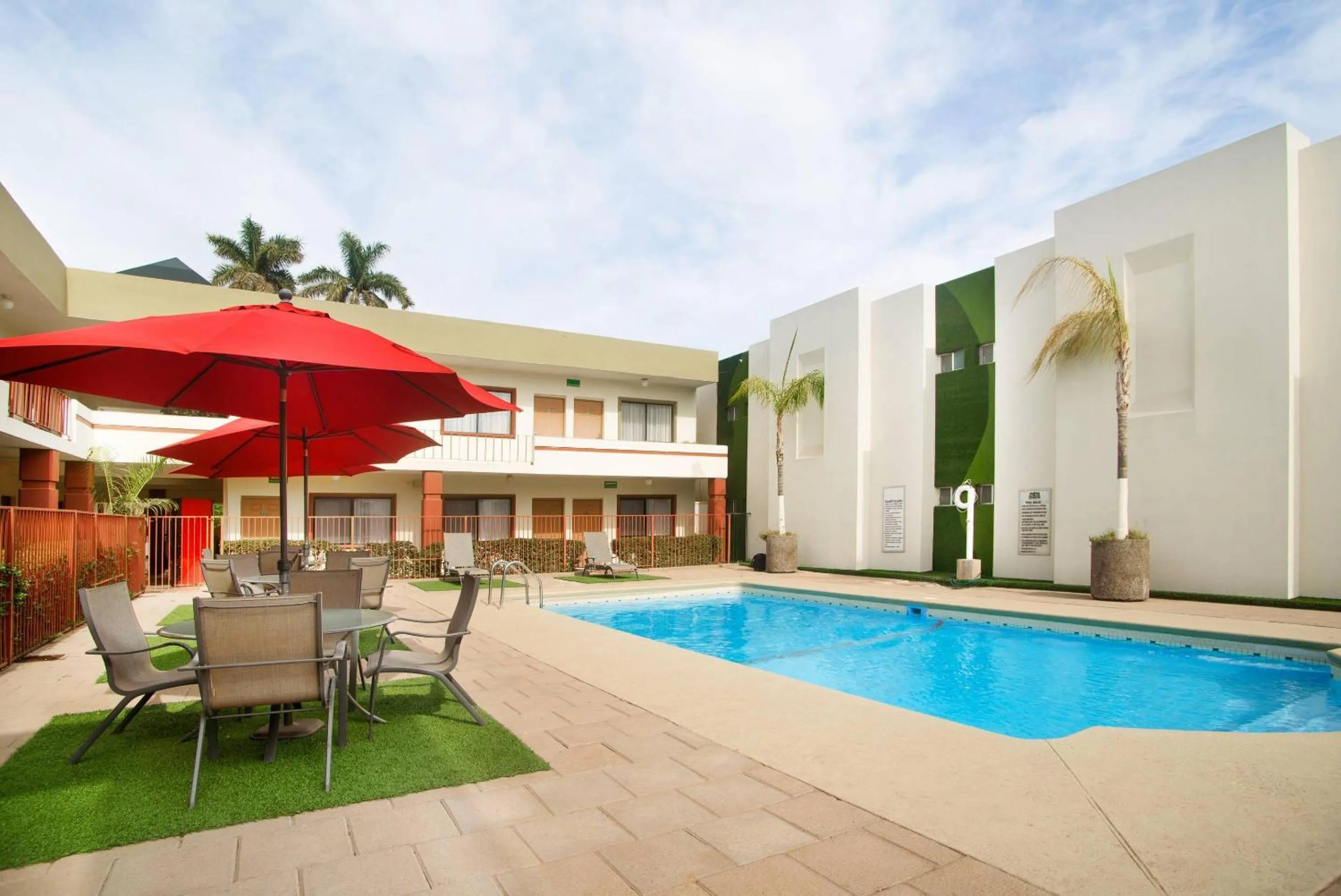 Swimming pool in Quality Inn Ciudad Obregon