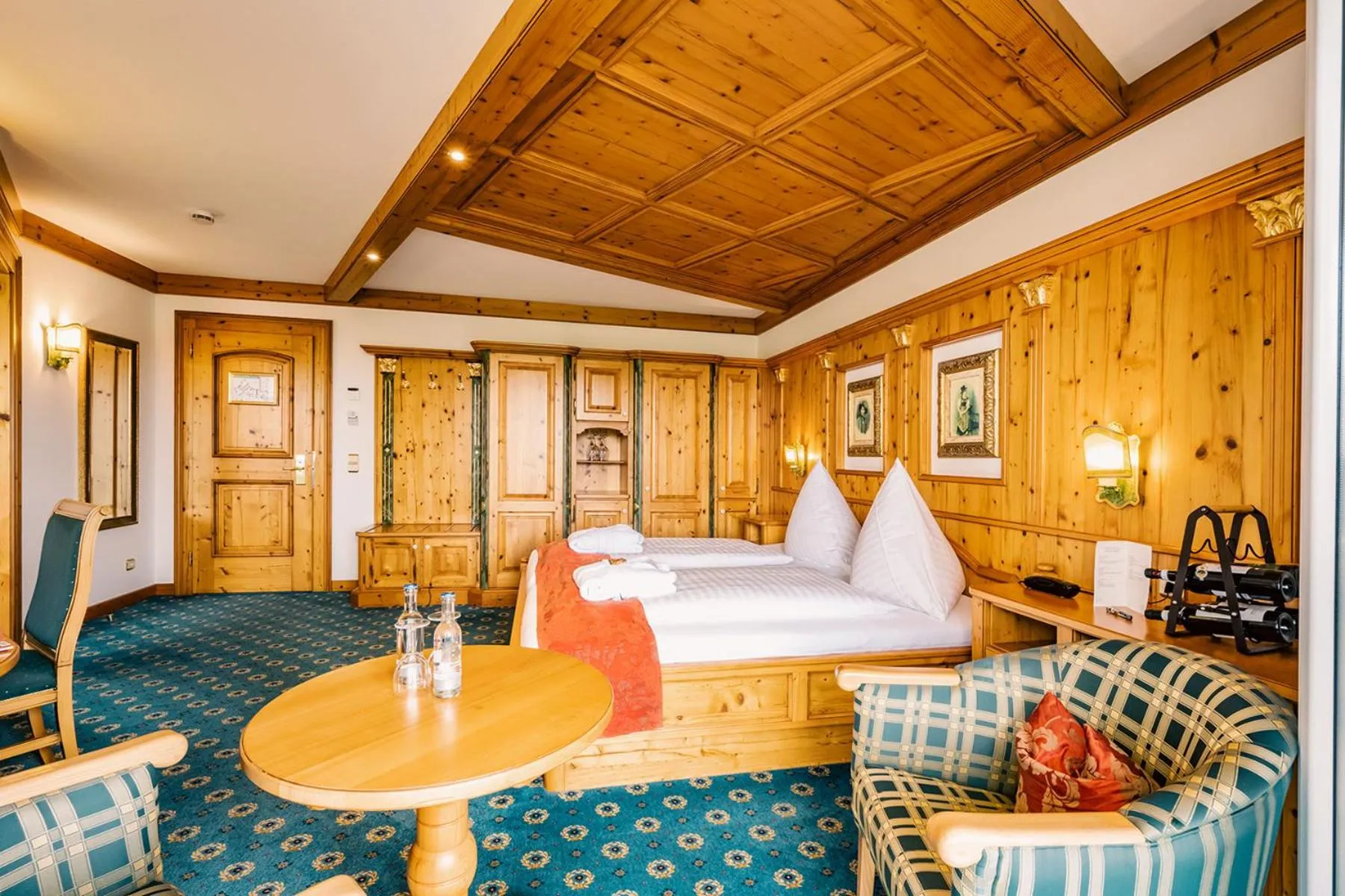 Photo of the whole room, Bed in Schloss Hotel Holzrichter