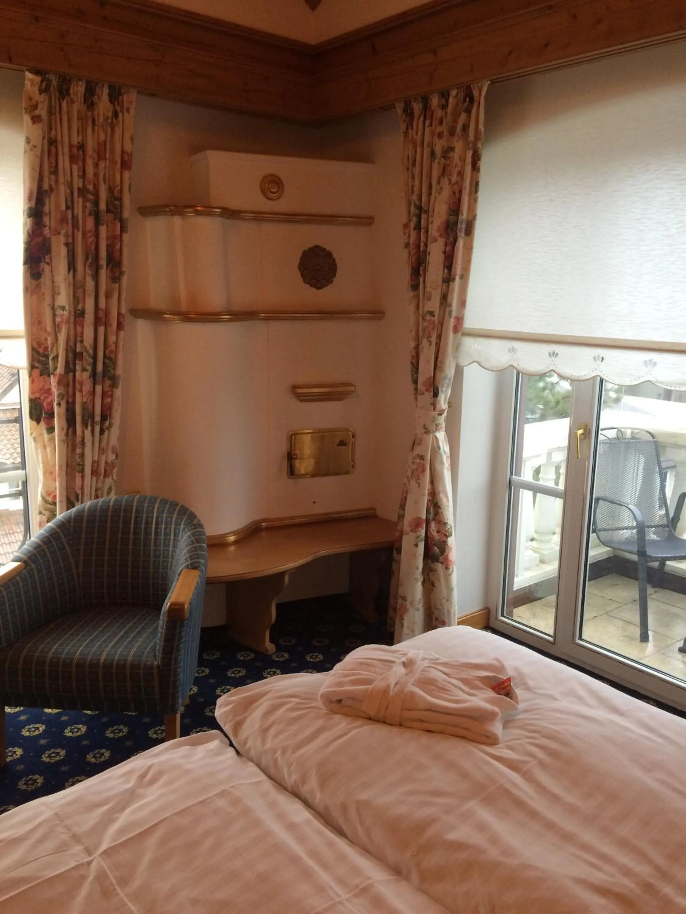 Seating area, Bed in Schloss Hotel Holzrichter