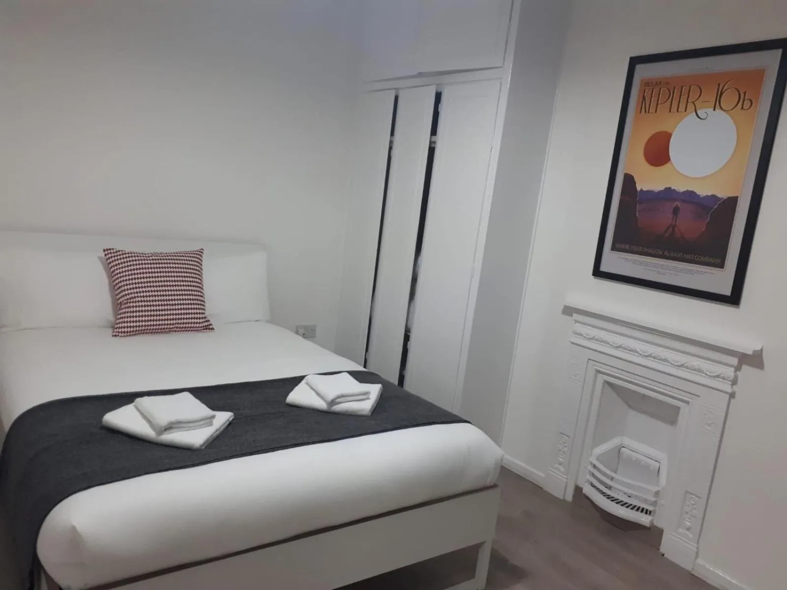 Bedroom, Bed in Marble Apartments Broadway Two